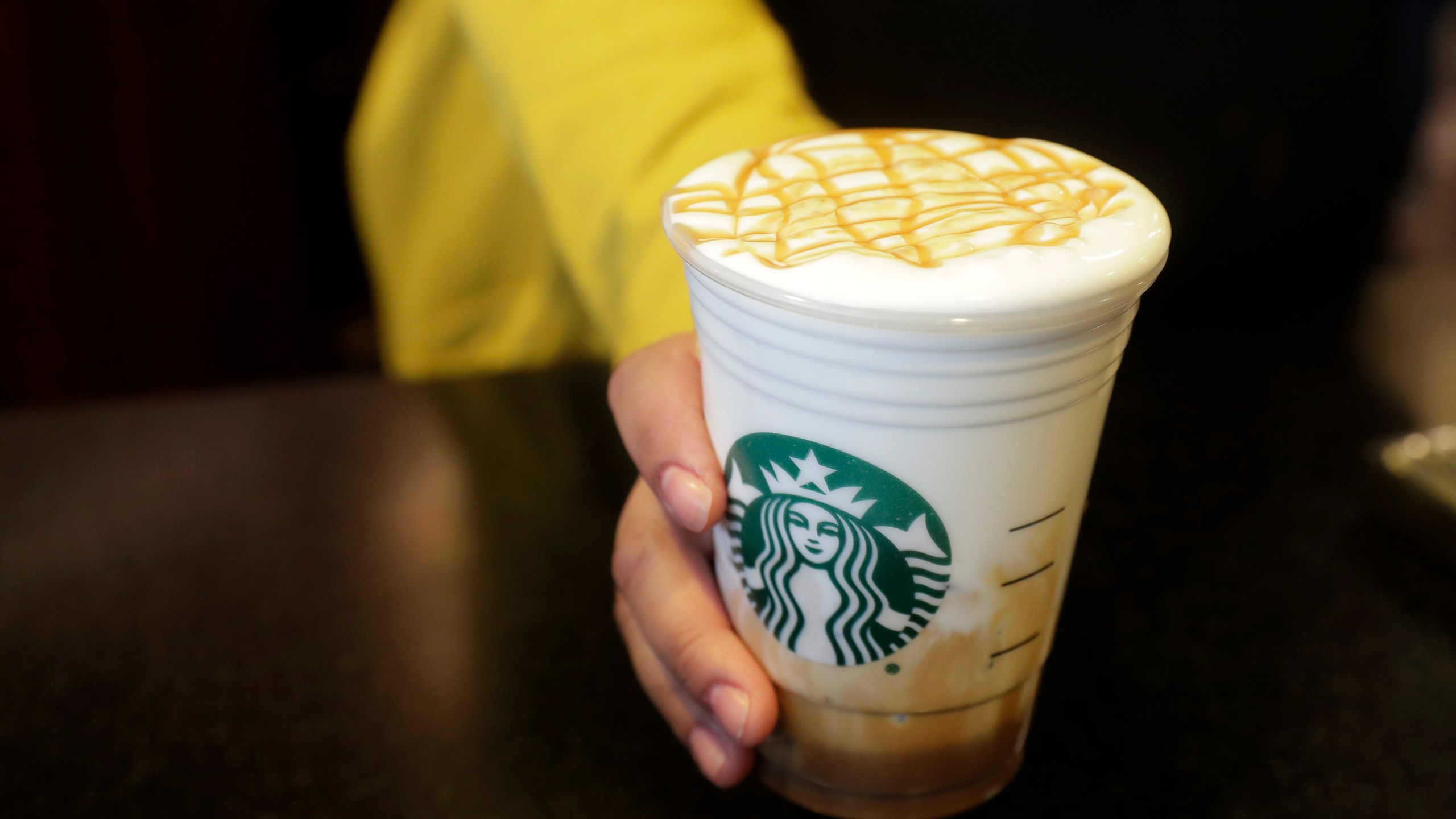 Earns_Starbucks_86124-159532.jpg41098014