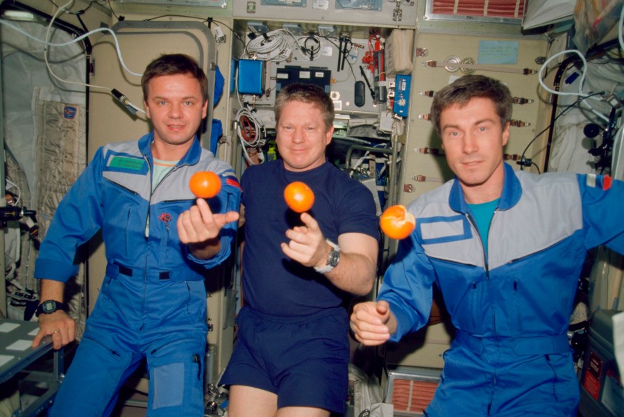 Yuri P. Gidzenko, William M. Shepherd, Sergei K. Krikalev