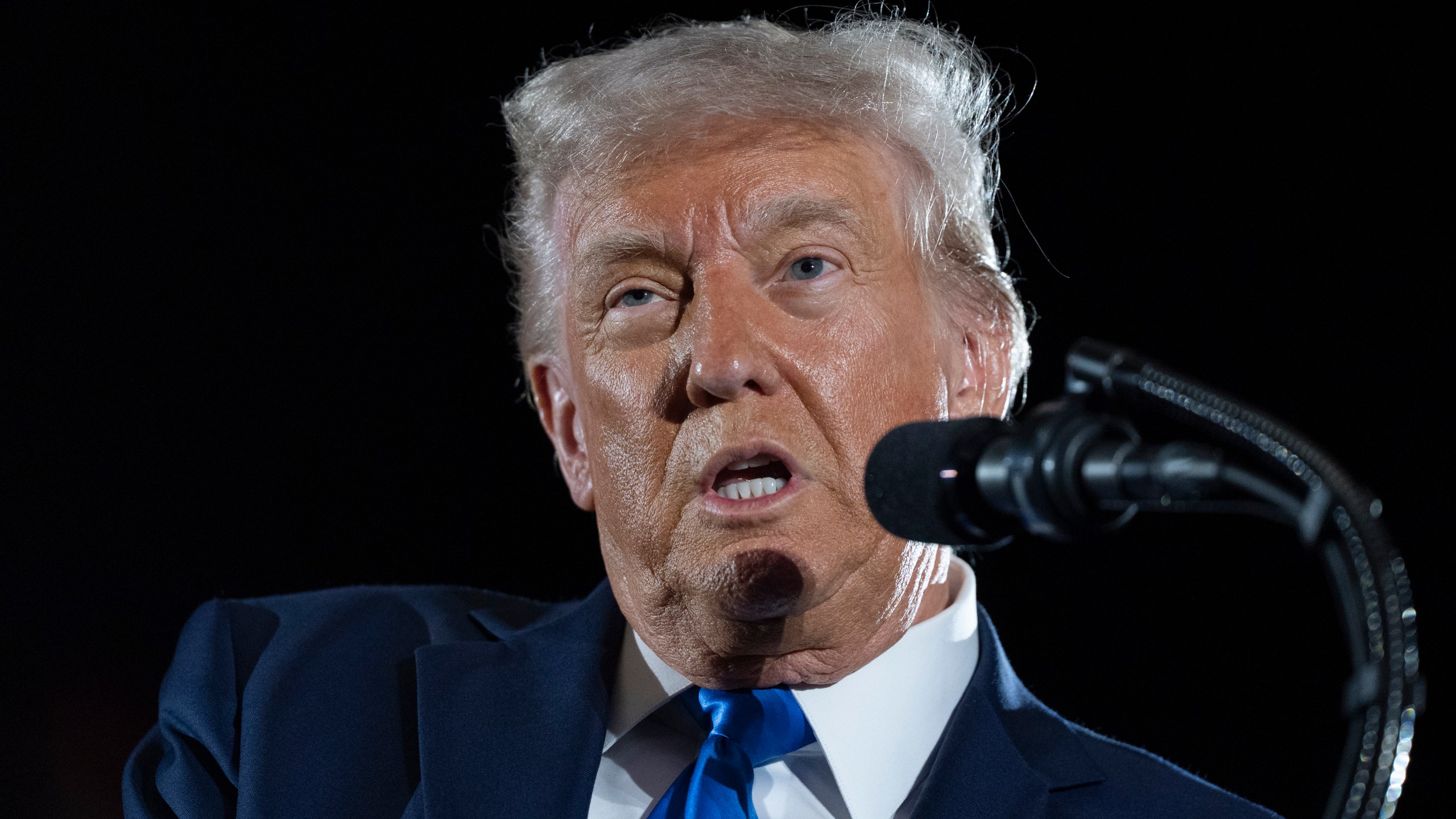 President Donald Trump gives a commencement address at the University of Alabama, Thursday, May 1, 2025, in Tuscaloosa, Ala.(AP Photo/Manuel Balce Ceneta)