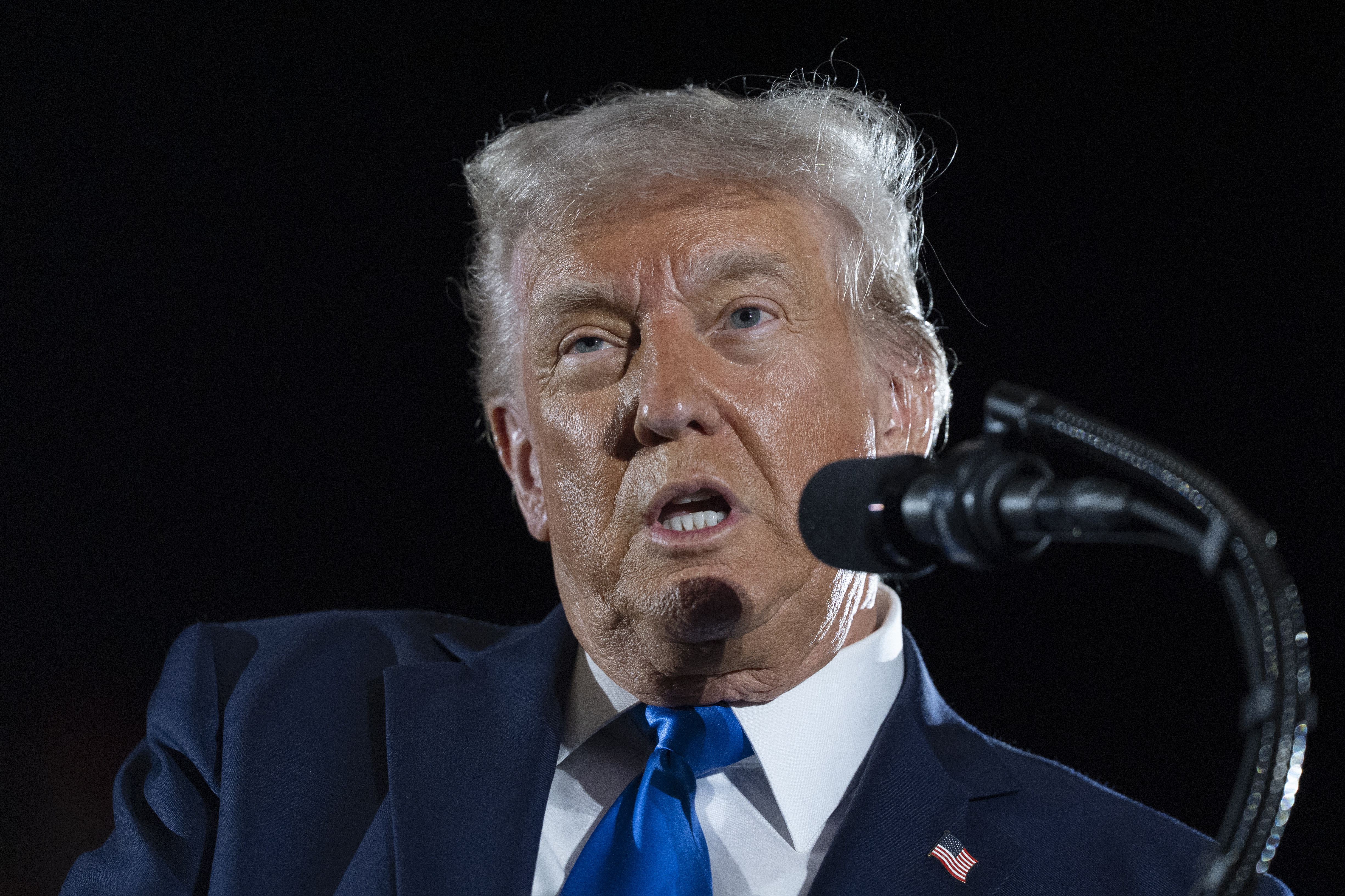 President Donald Trump gives a commencement address at the University of Alabama, Thursday, May 1, 2025, in Tuscaloosa, Ala.(AP Photo/Manuel Balce Ceneta)