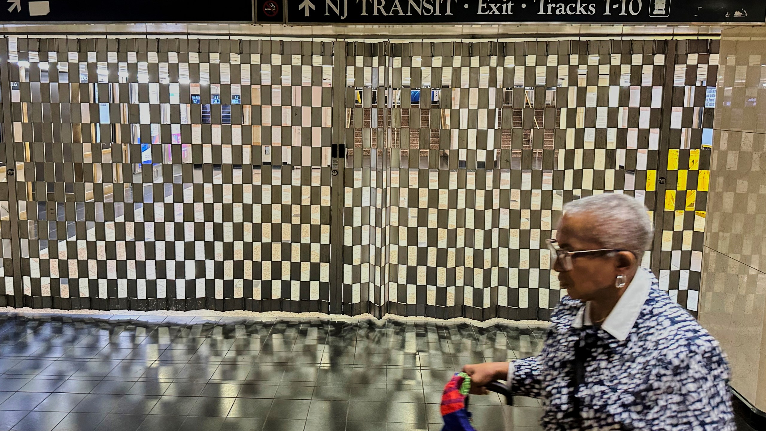 Access to NJ Transit train tracks is closed at Penn Station, in New York, due to an engineers strike, Friday, May 16, 2025. (AP Photo/Richard Drew)