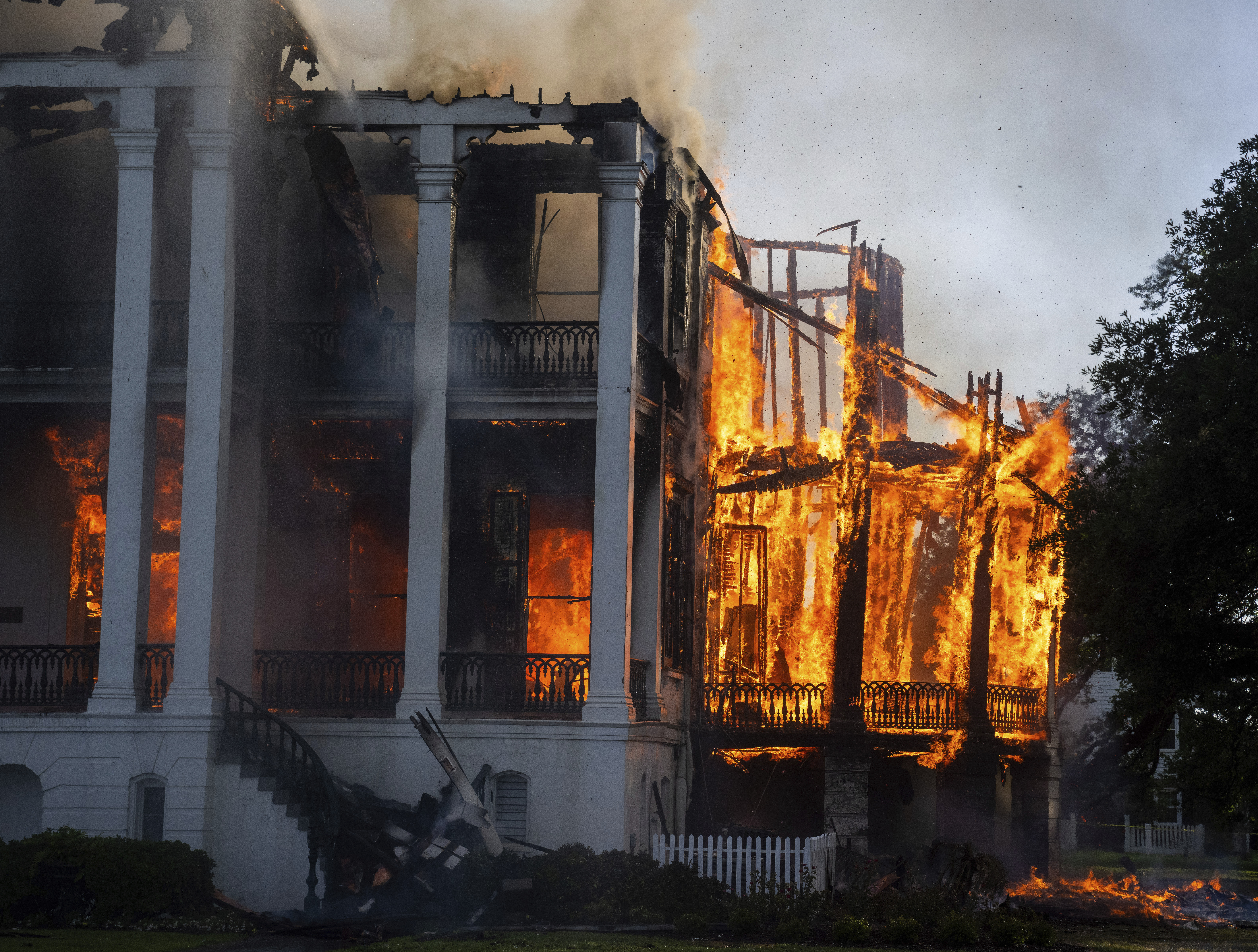 The north wing of the Nottoway Plantation starts to collapse as crews battle the fire on Thursday, May 15, 2025 in White Castle, La. (Michael Johnson /The Advocate via AP)