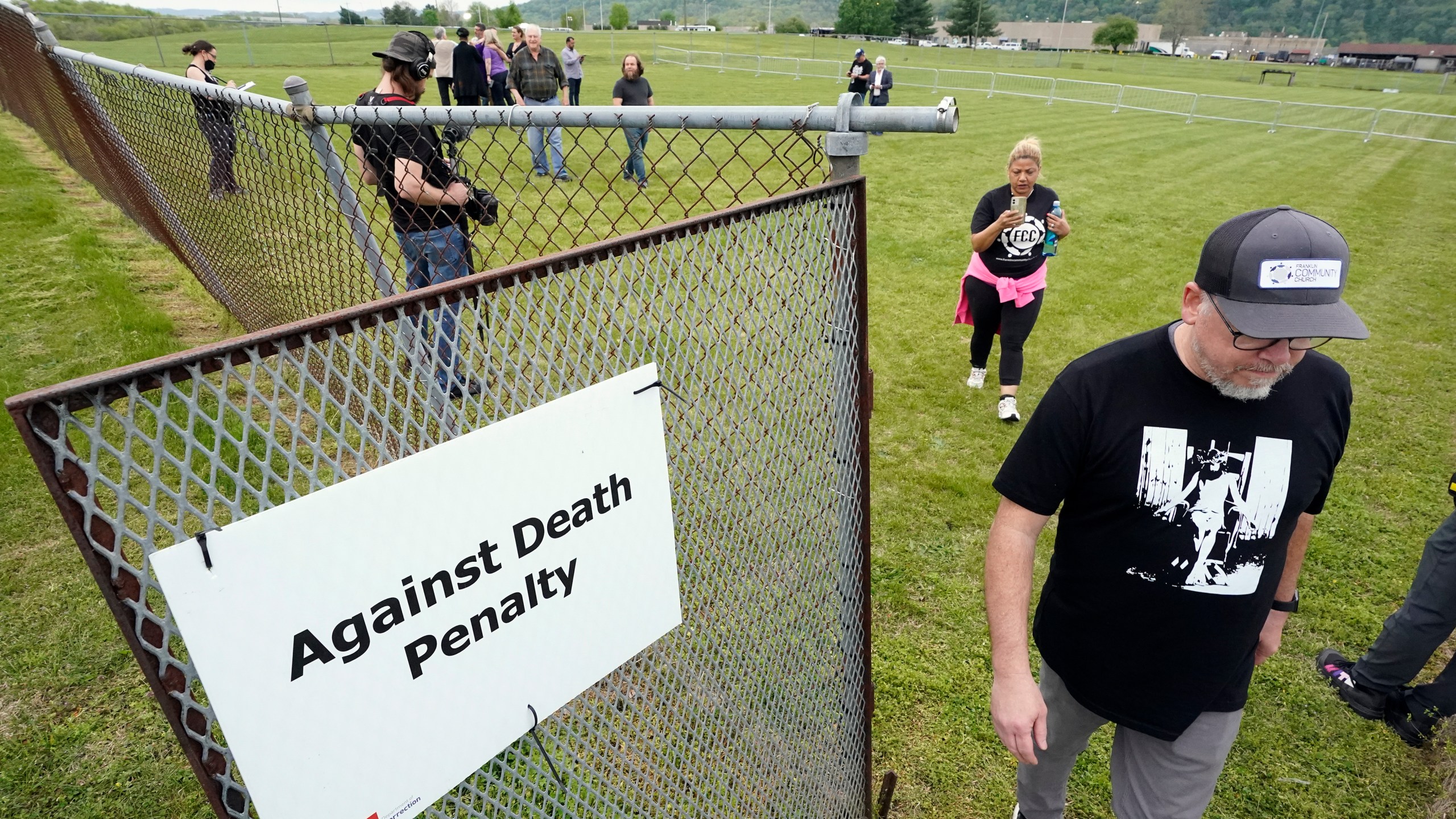 FILE - People leave the demonstration area set up for capital punishment protesters after an announcement was made that the scheduled execution of inmate Oscar Smith has been delayed, April 21, 2022, in Nashville, Tenn. (AP Photo/Mark Humphrey, File)