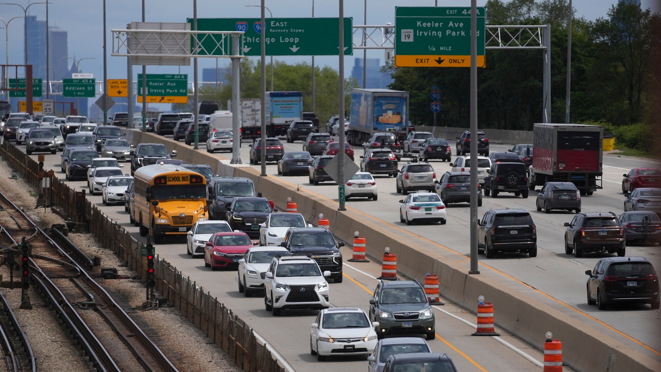 Vehicles travel on Interstate 90 and Interstate 94 ahead of Memorial Day weekend Thursday, May 22, 2025, in Chicago. (AP Photo/Erin Hooley)