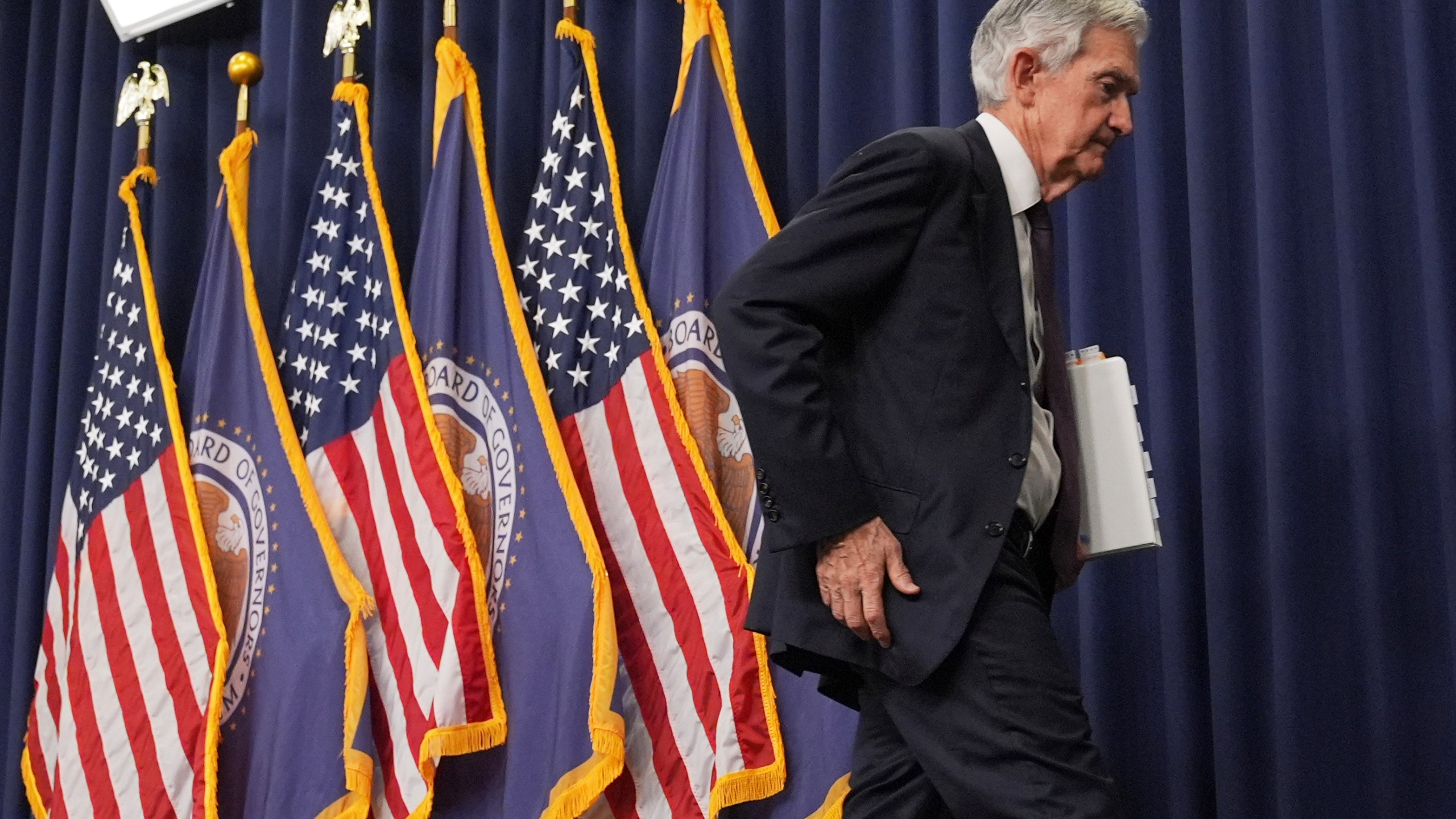 Federal Reserve Chairman Jerome Powell walks off following a news conference following the Federal Open Market Committee meeting, Wednesday, May 7, 2025, at the Federal Reserve in Washington. (AP Photo/Jacquelyn Martin)