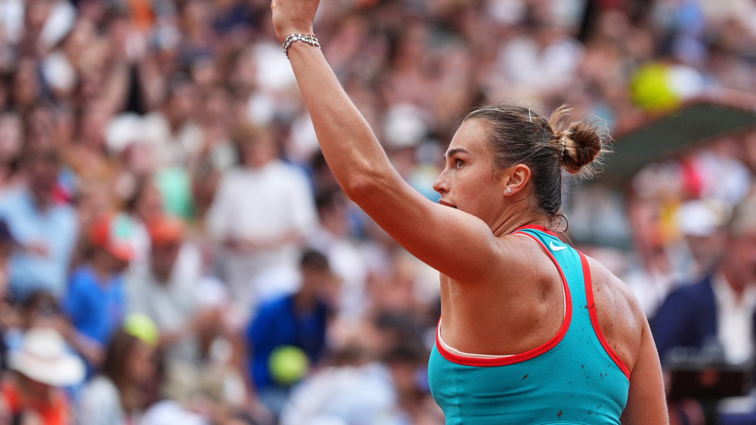 Aryna Sabalenka of Belarus celebrates beating Amanda Anisimova of the U.S. during their fourth round match of the French Tennis Open, at the Roland-Garros stadium, in Paris, Sunday, June 1 2025. (AP Photo/Lindsey Wasson)