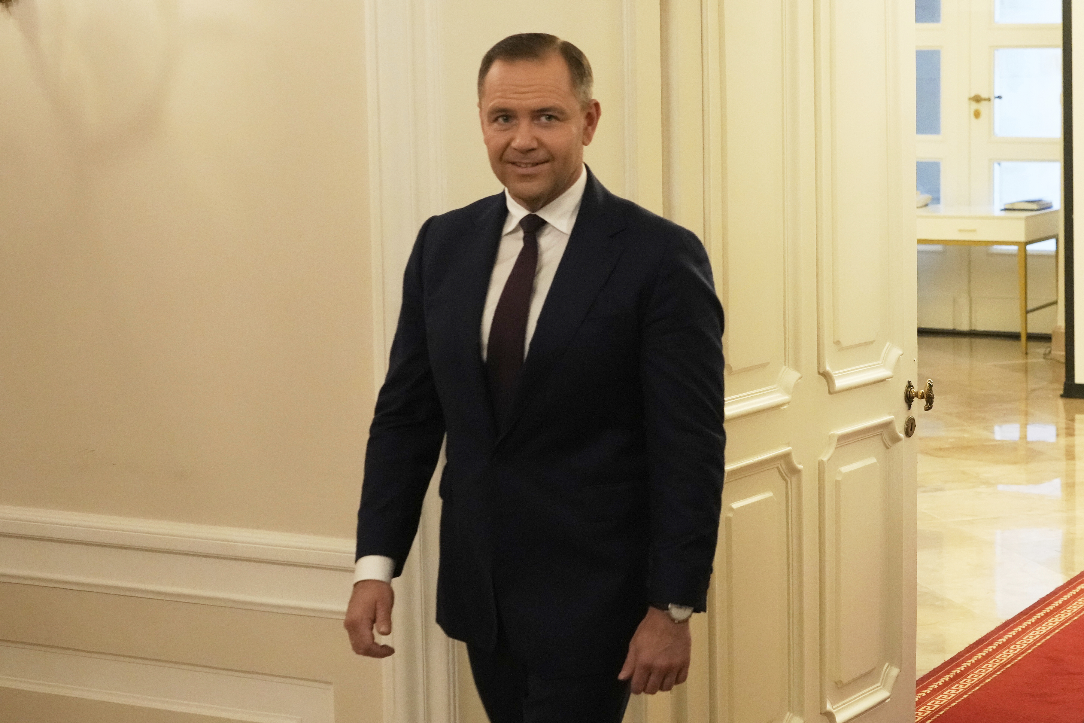 Poland's President Elect Karol Nawrocki arrives to meet with Poland's outgoing President Andrzej Duda at the Presidential Palace in Warsaw, Poland, Tuesday, June 3, 2025. (AP Photo/Czarek Sokolowski)
