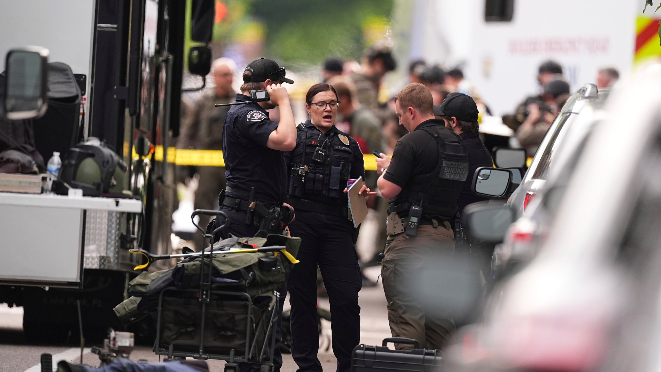 Law enforcement officials investigate after an attack on the Pearl Street Mall Sunday, June 1, 2025, in Boulder, Colo. (AP Photo/David Zalubowski)
