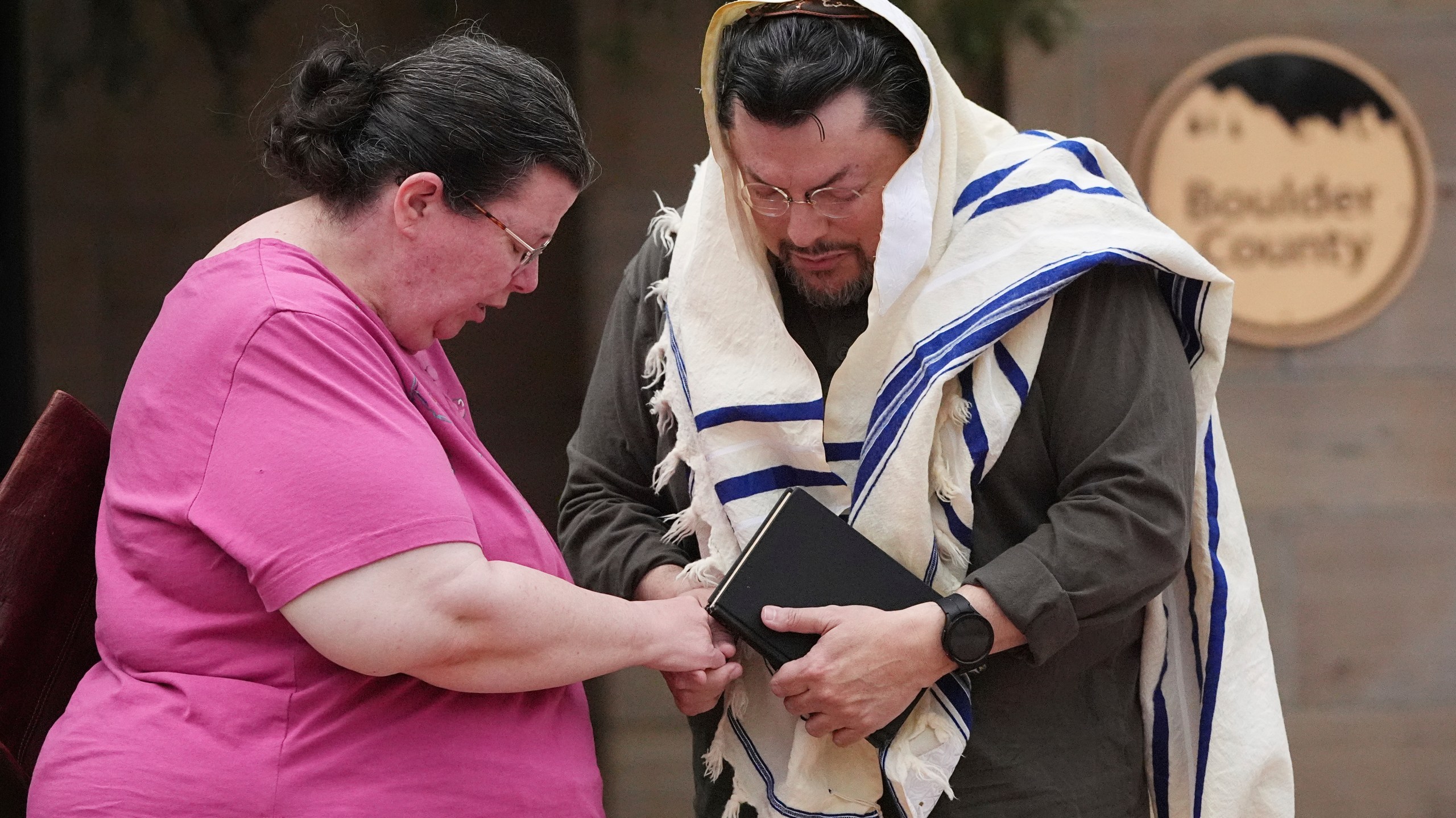 Vickie Gottlieb, left, of Greeley, Colo., joins her husband, Troy, in a prayer for victims of an attack outside of the Boulder County, Colo., courthouse, Monday, June 2, 2025, in Boulder, Colo. (AP Photo/David Zalubowski)