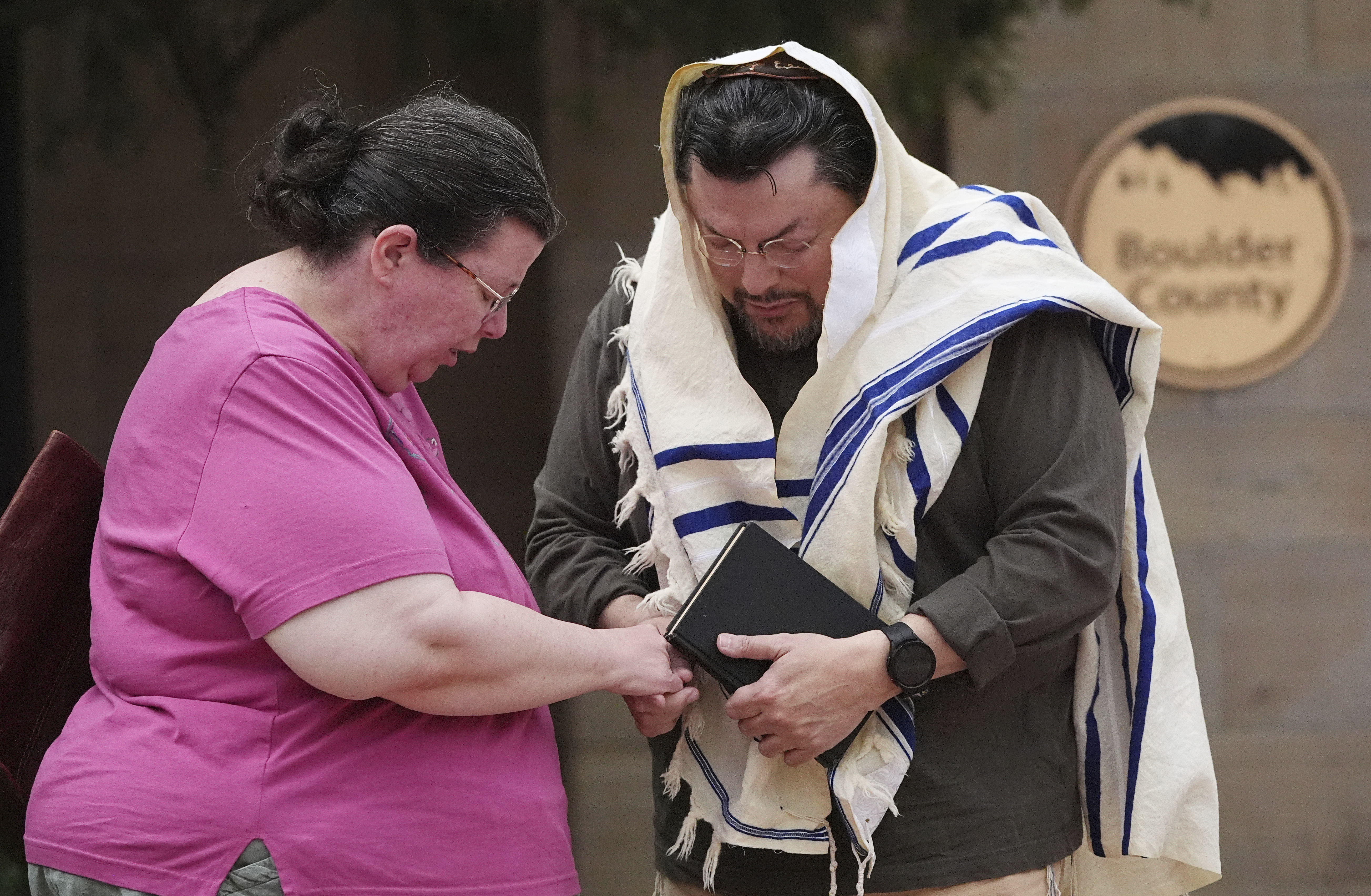 Vickie Gottlieb, left, of Greeley, Colo., joins her husband, Troy, in a prayer for victims of an attack outside of the Boulder County, Colo., courthouse, Monday, June 2, 2025, in Boulder, Colo. (AP Photo/David Zalubowski)