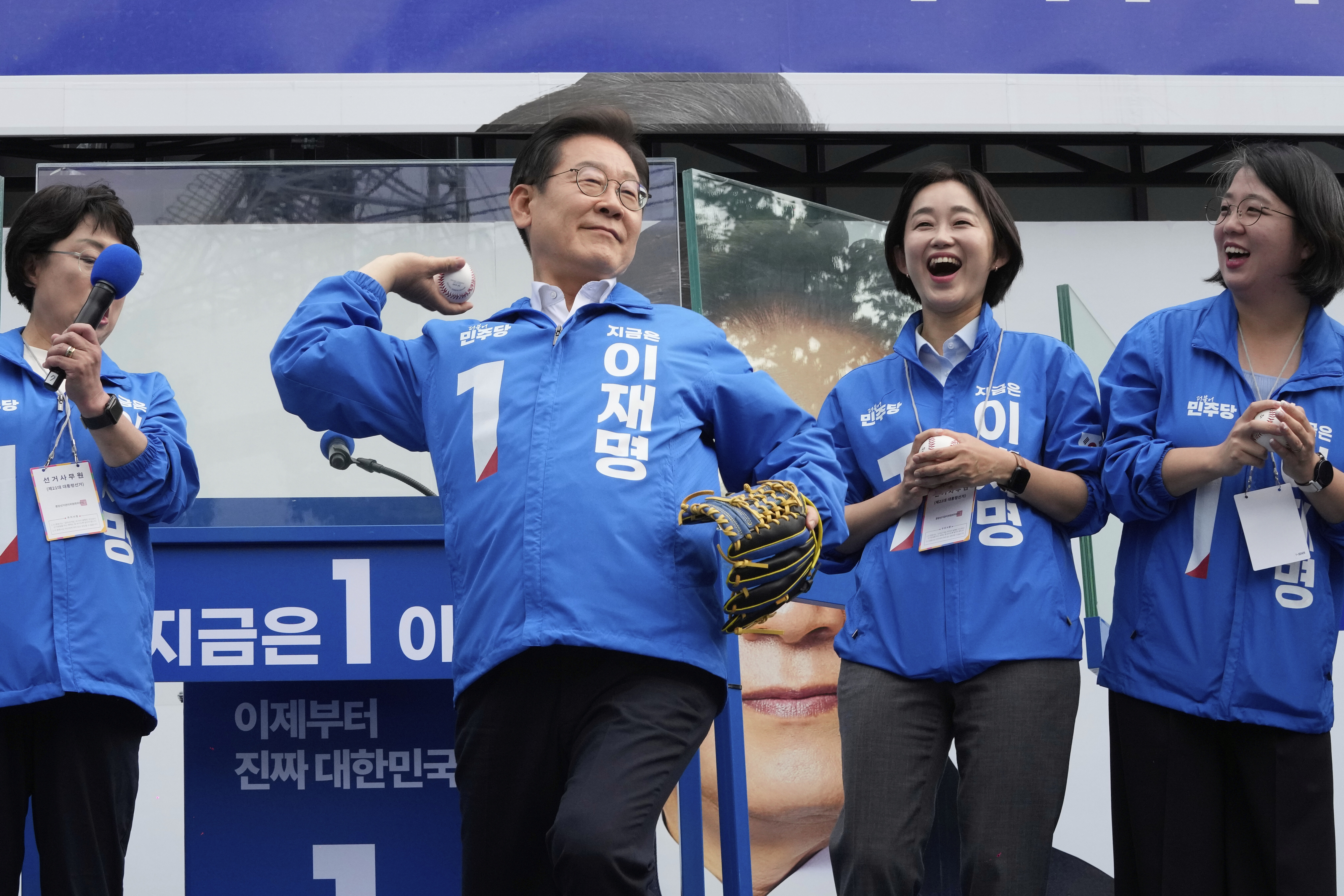 FILE - Democratic Party presidential candidate Lee Jae-myung, second left, hurls a baseball during a presidential election campaign event at Jamsil Sports Complex in Seoul, South Korea, Thursday, May 29, 2025. (AP Photo/Ahn Young-joon, File)