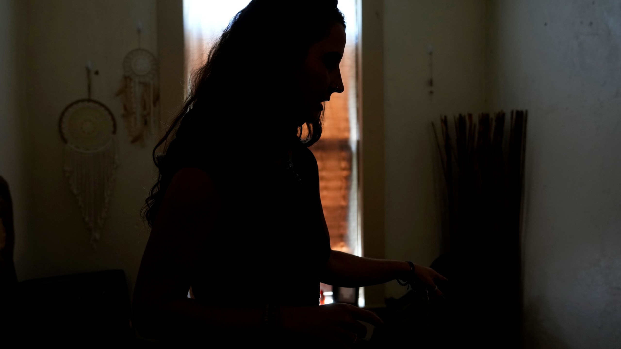 FILE - Kyleigh Thurman, one of the patients who filed a federal complaint against an emergency room for not treating her ectopic pregnancy, talks about her experience at her studio, Aug. 7, 2024, in Burnet County, Texas. (AP Photo/Eric Gay, File)
