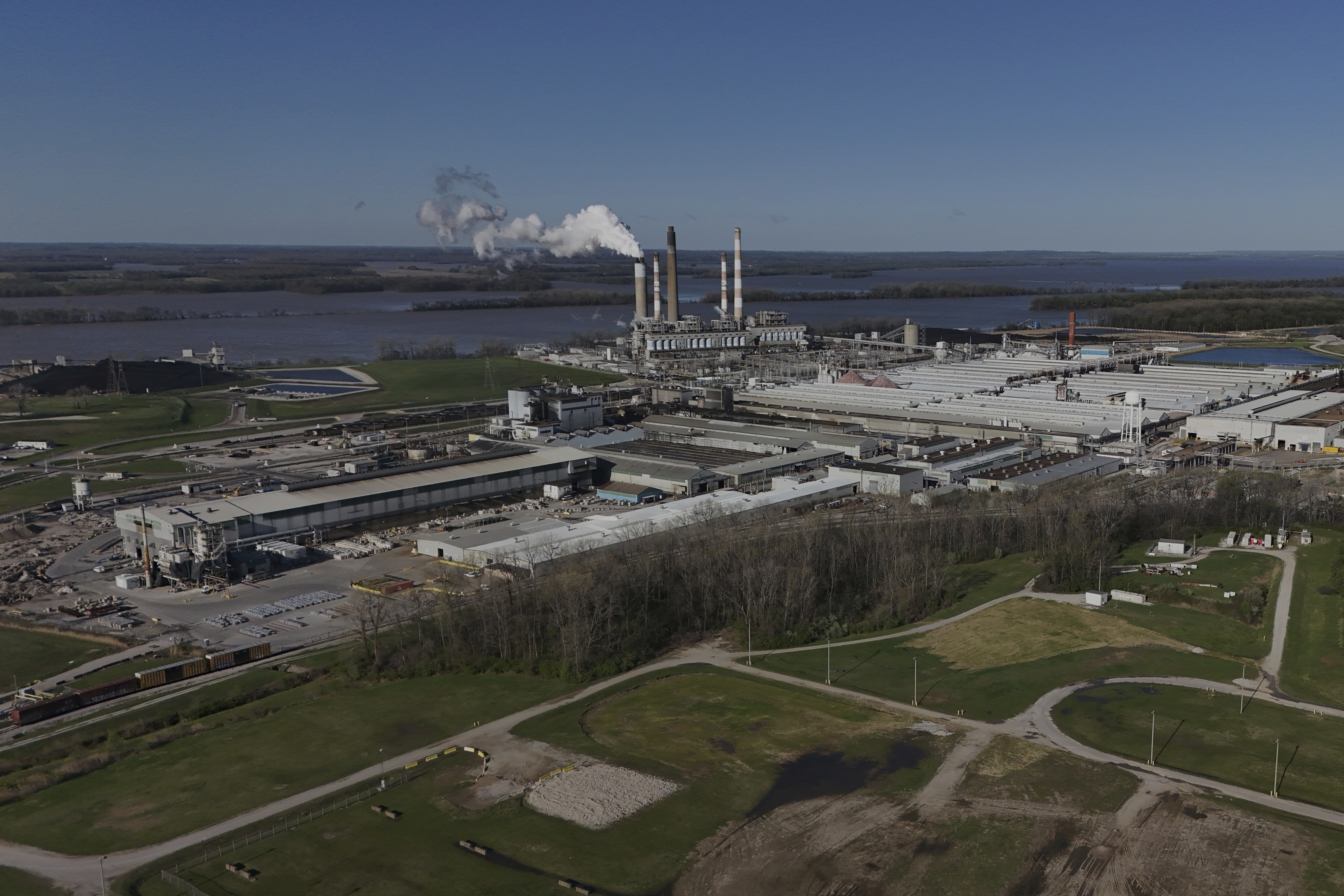 The Warrick Power Plant operates Tuesday, April 8, 2025, in Newburgh, Ind. (AP Photo/Joshua A. Bickel)