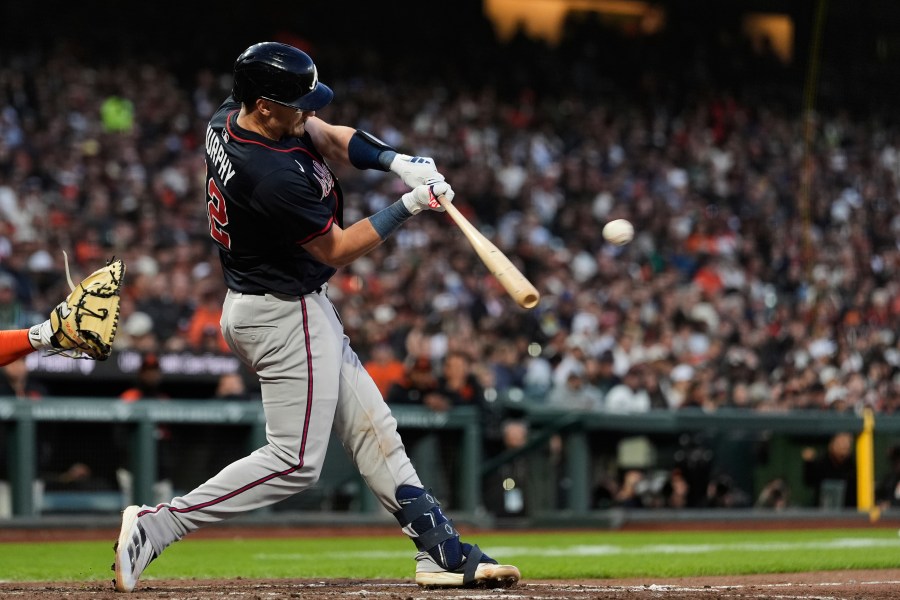 Atlanta Braves' Sean Murphy hits a sacrifice fly during the fourth inning of a baseball game against the San Francisco Giants, Friday, June 6, 2025, in San Francisco. (AP Photo/Godofredo A. Vásquez)
