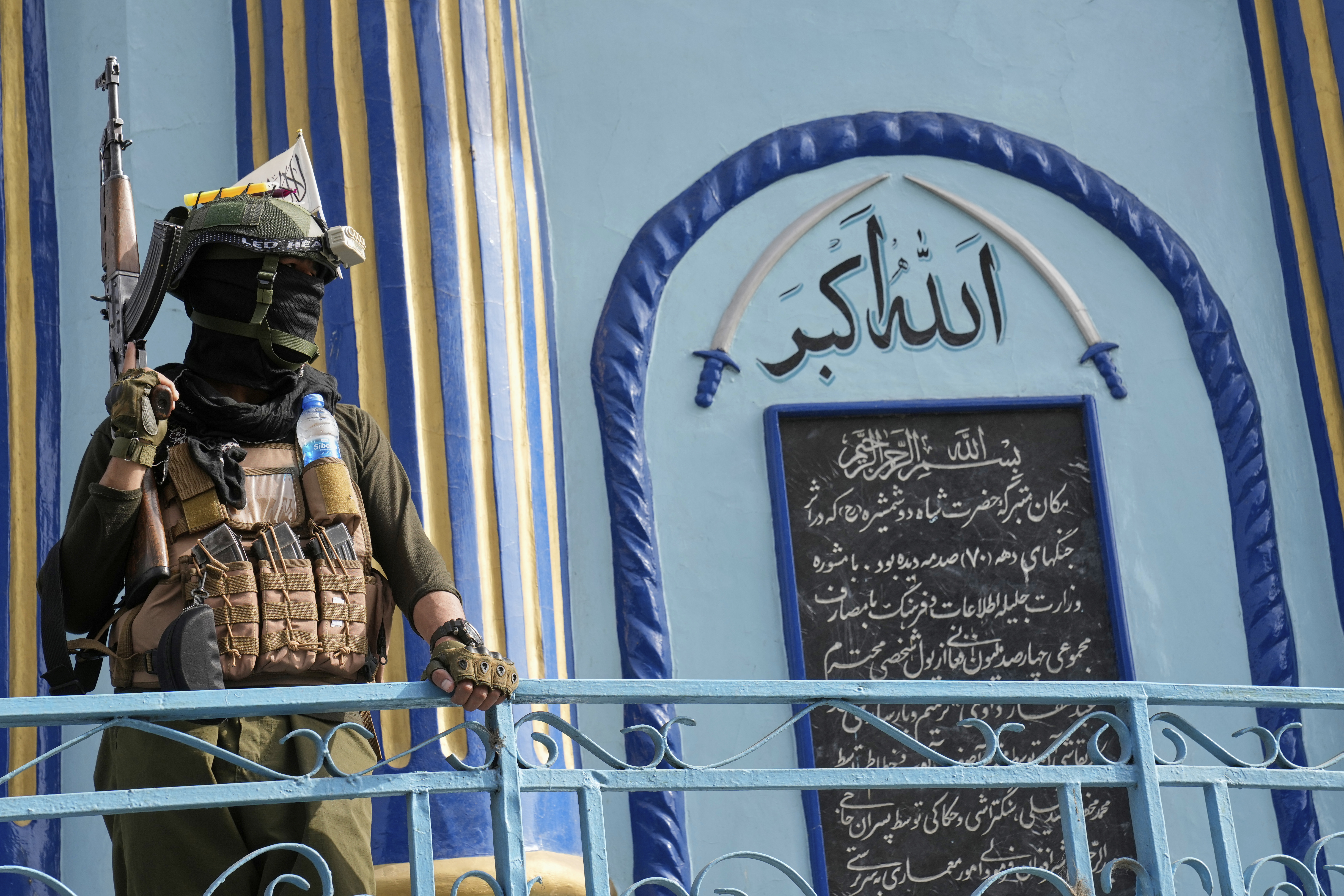 A Taliban fighter stands guard next to the Shah-Do Shamshira Mosque while people attend the Eid al-Adha prayer in Kabul, Afghanistan, Saturday, June 7, 2025. (AP Photo/Ebrahim Noroozi)