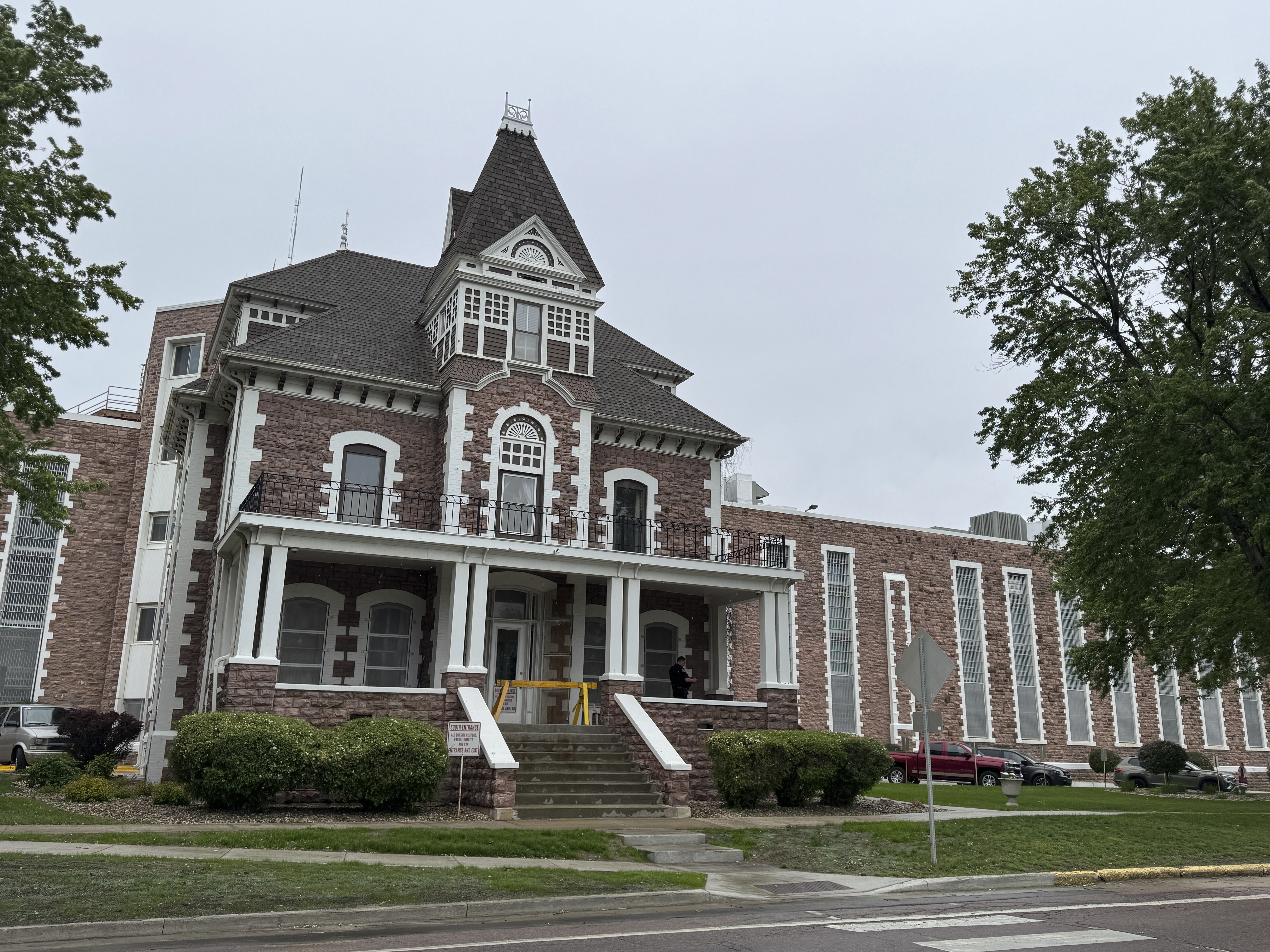 The South Dakota State Penitentiary sits north of downtown Sioux Falls on Friday, May 23, 2025. (AP Photo/Sarah Raza)