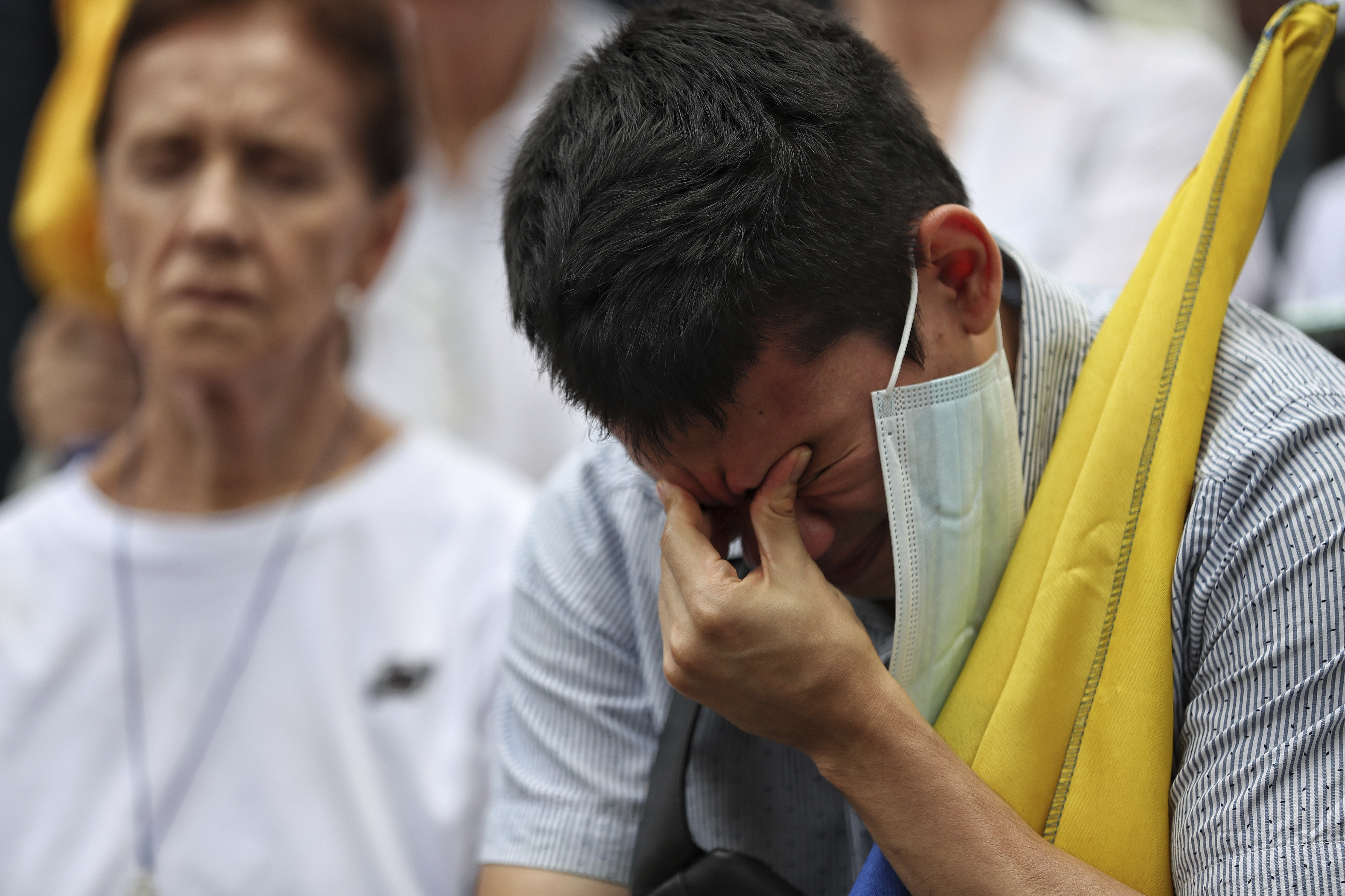 A man prays for Colombian Senator Miguel Uribe Turbay's recovery after he was shot at a political rally, in Cali, Colombia, Sunday, June 8, 2025. (AP Photo/Santiago Saldarriaga)