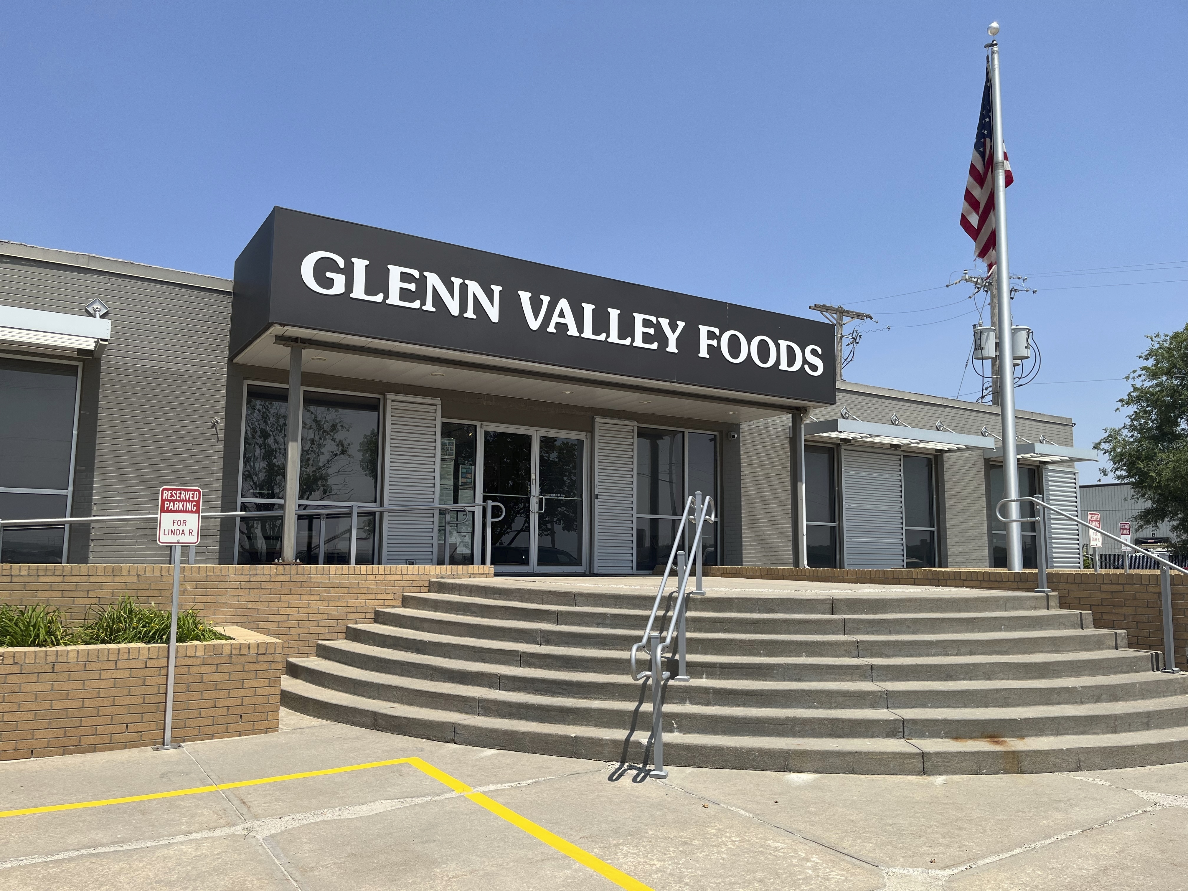Glenn Valley Foods, a meat packaging company that was raided by U.S. Immigration and Customs Enforcement on Tuesday, June 10, 2025, in Omaha, Neb. (AP Photo/Margery A. Beck)