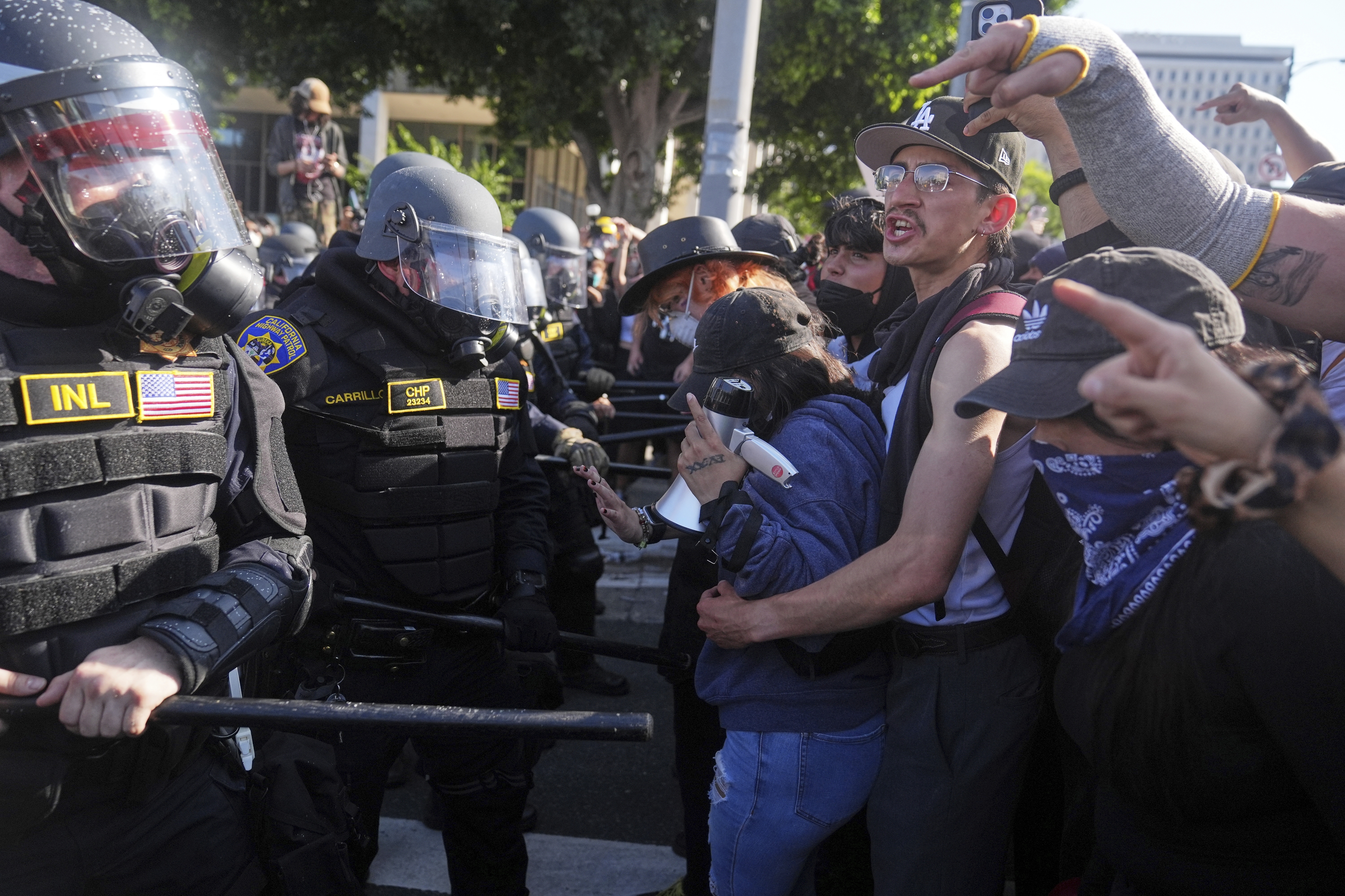Protesters confront police on the 101 Freeway near the metropolitan detention center of downtown Los Angeles, Sunday, June 8, 2025, following last night's immigration raid protest. (AP Photo/Jae C. Hong)