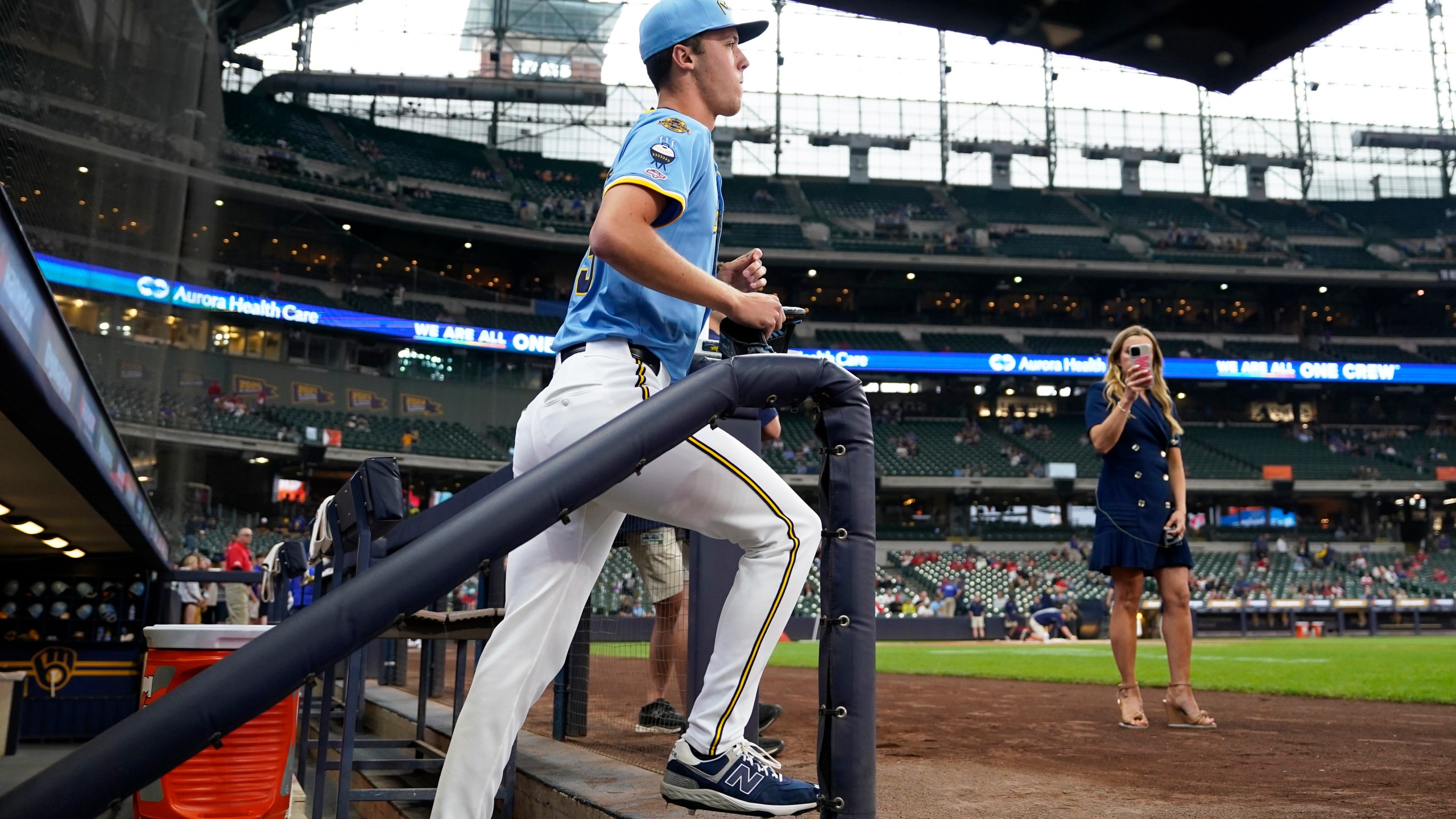 Milwaukee Brewers pitcher Jacob Misiorowski, center, runs onto the field to warm up for his major league debut in a baseball game against the St. Louis Cardinals, Thursday, June 12, 2025, in Milwaukee. (AP Photo/Kayla Wolf)