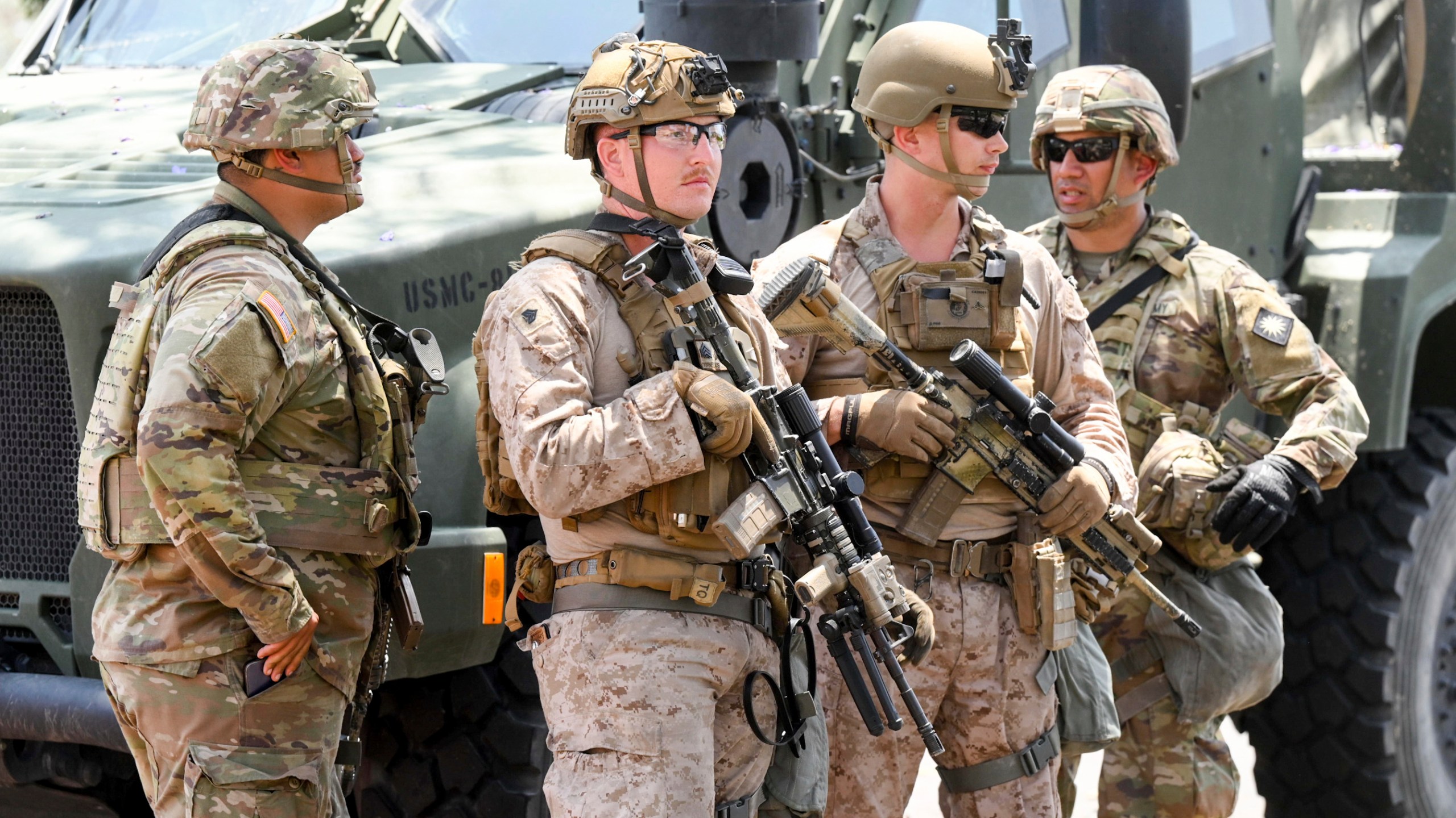 U.S Marines work next to members of the California National Guard outside of a federal building, Friday, June 13, 2025, in Los Angeles (AP Photo/Noah Berger)