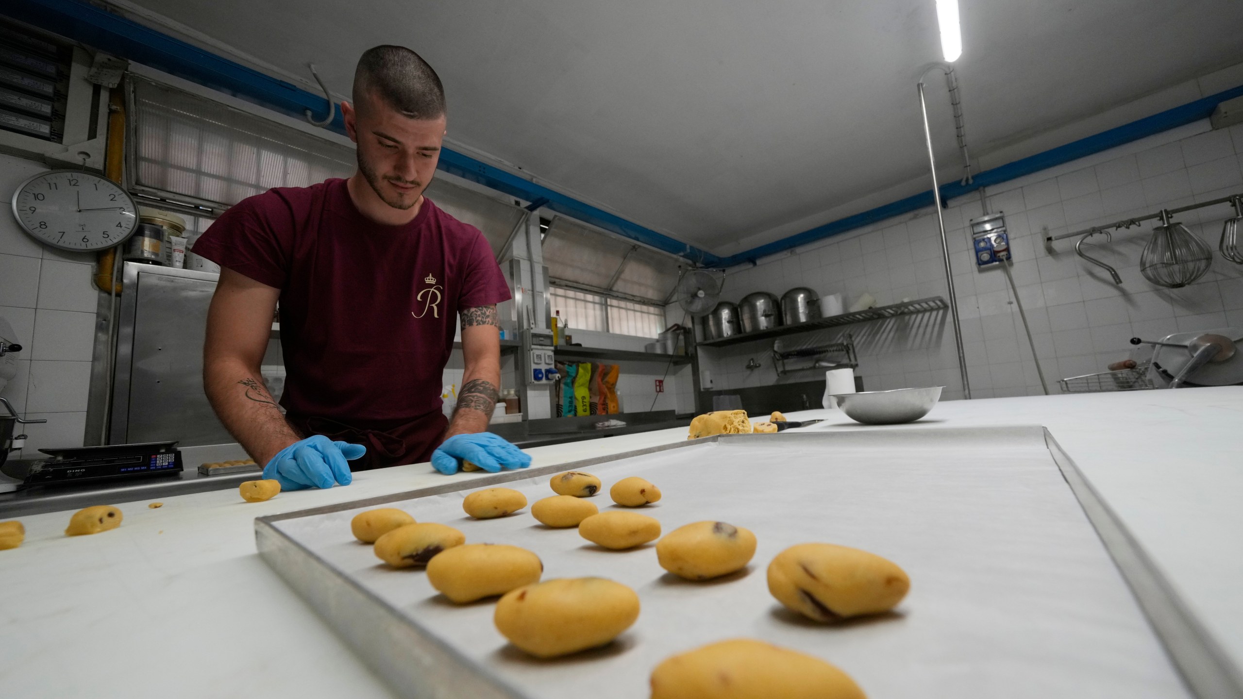 Pastry chef Elias prepares traditionals Zaletti biscuits at the Andrea Rosa Salva pastry kitchen, in Venice, Italy, Thursday, June 12, 2025. (AP Photo/Luca Bruno)