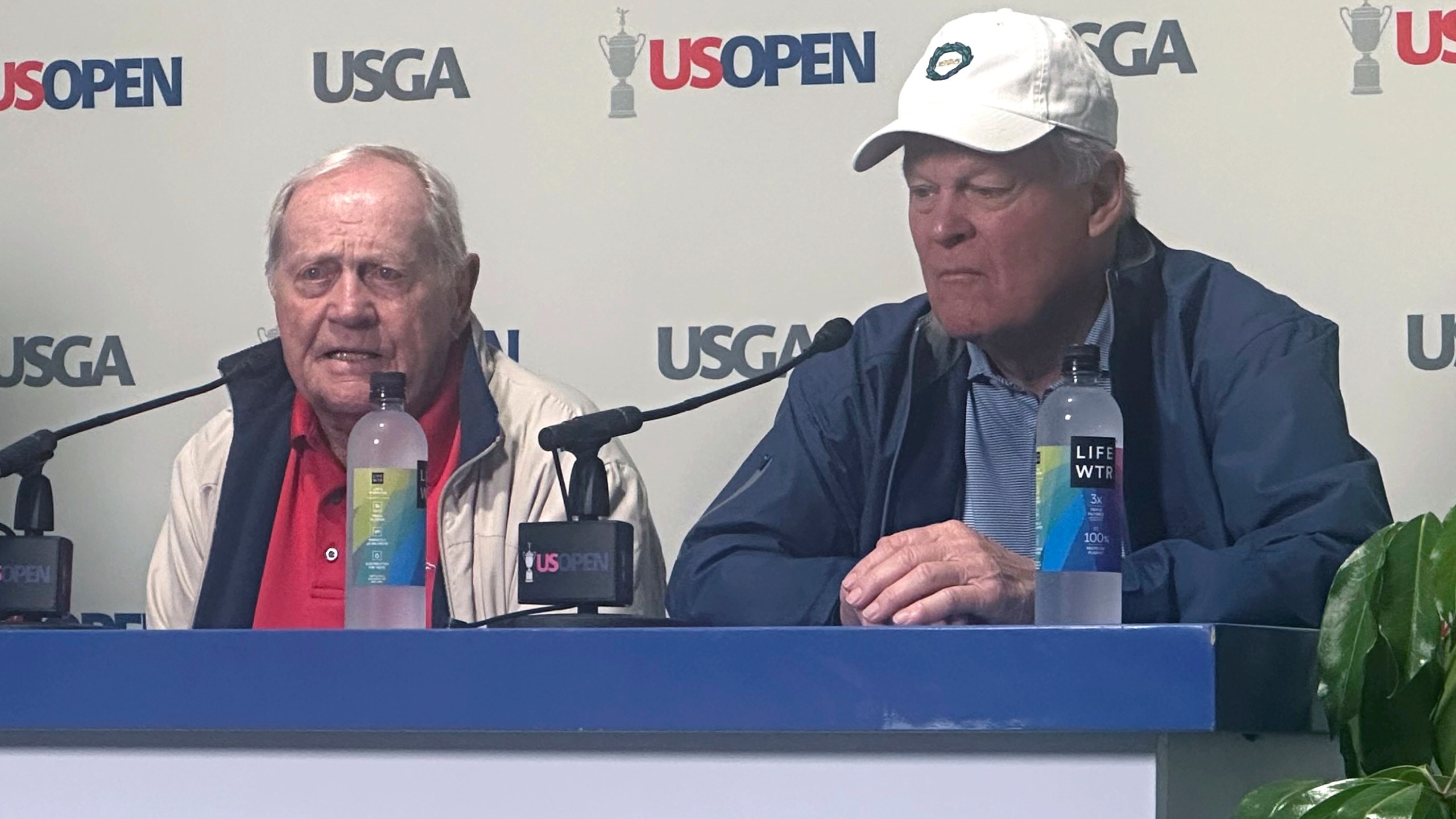 U.S. Open champions Jack Nicklaus, left, and Johnny Miller speak during a news conference during the third round of the U.S. Open golf tournament at Oakmont Country Club Saturday, June 14, 2025, in Oakmont, Pa. (AP Photo/Doug Ferguson)