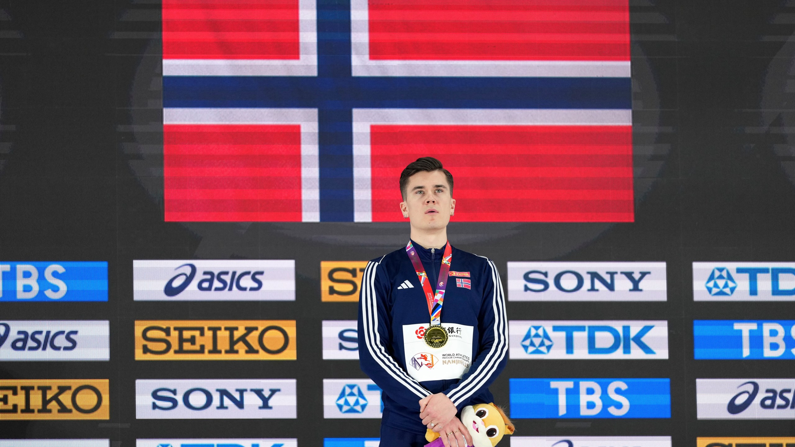 FILE - Jakob Ingebrigtsen, of Norway, stands on the podium after winning the gold medal in the men's 1500 meters at the World Athletics Indoor Championships in Nanjing, China, Sunday, March 23, 2025. (AP Photo/Vincent Thian, file)