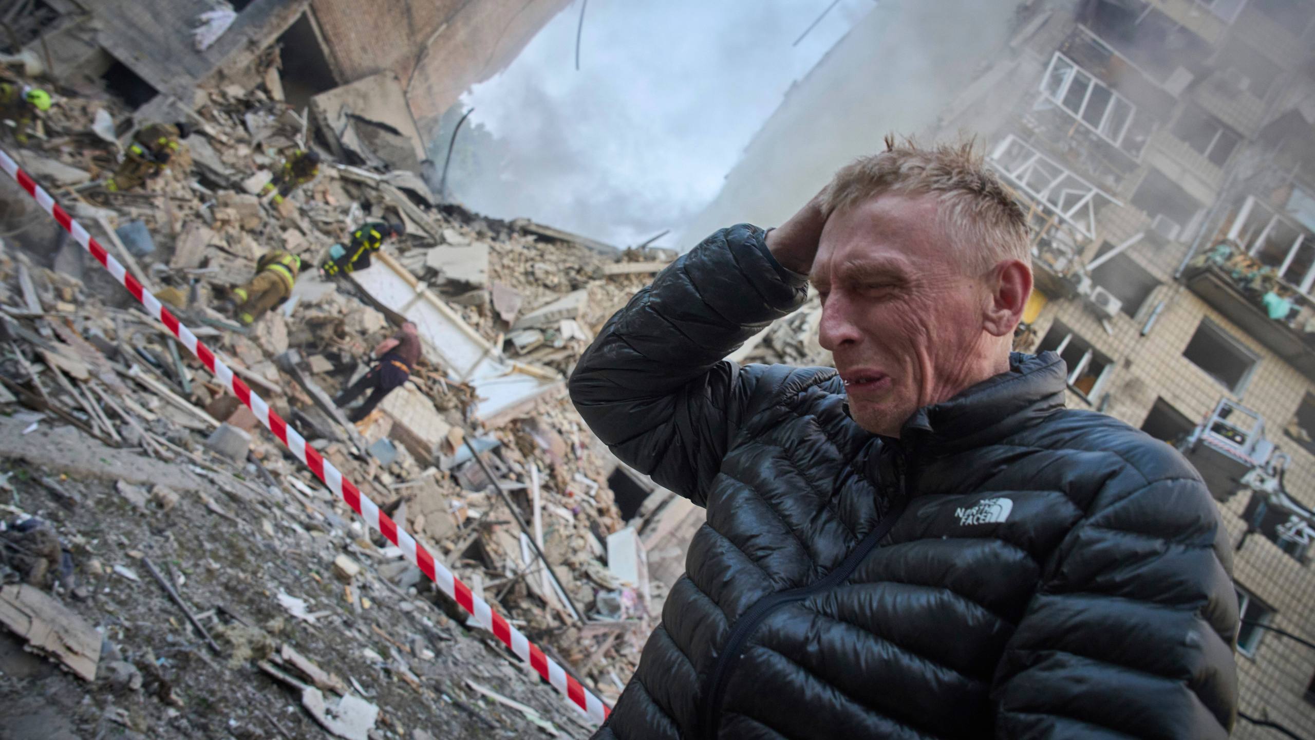 A resident reacts after a Russian missile hit a multi-storey apartment during Russia's combined missile and drone air attack in Kyiv, Ukraine, Tuesday, June 17, 2025. (AP Photo/Efrem Lukatsky)
