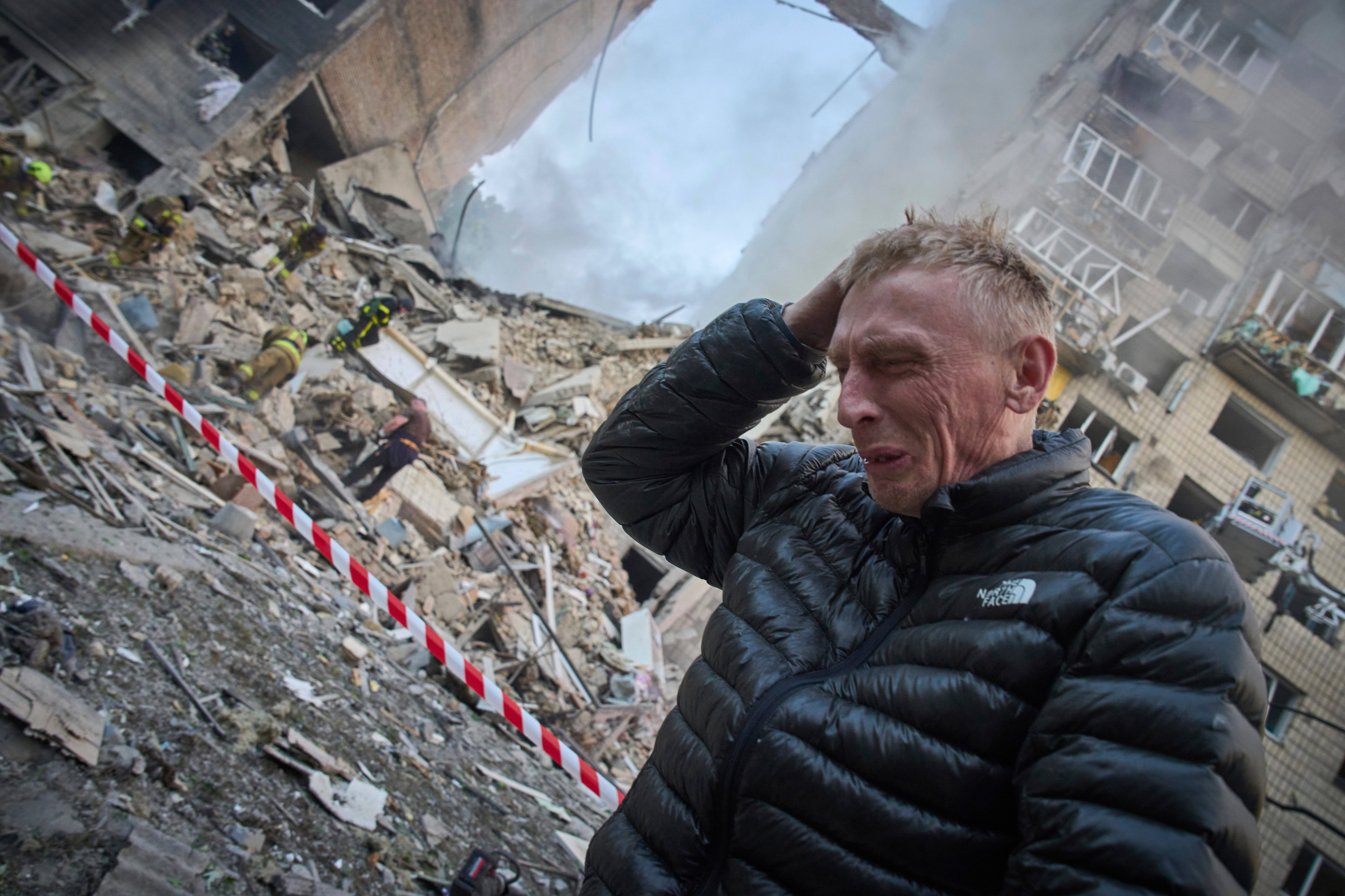 A resident reacts after a Russian missile hit a multi-storey apartment during Russia's combined missile and drone air attack in Kyiv, Ukraine, Tuesday, June 17, 2025. (AP Photo/Efrem Lukatsky)
