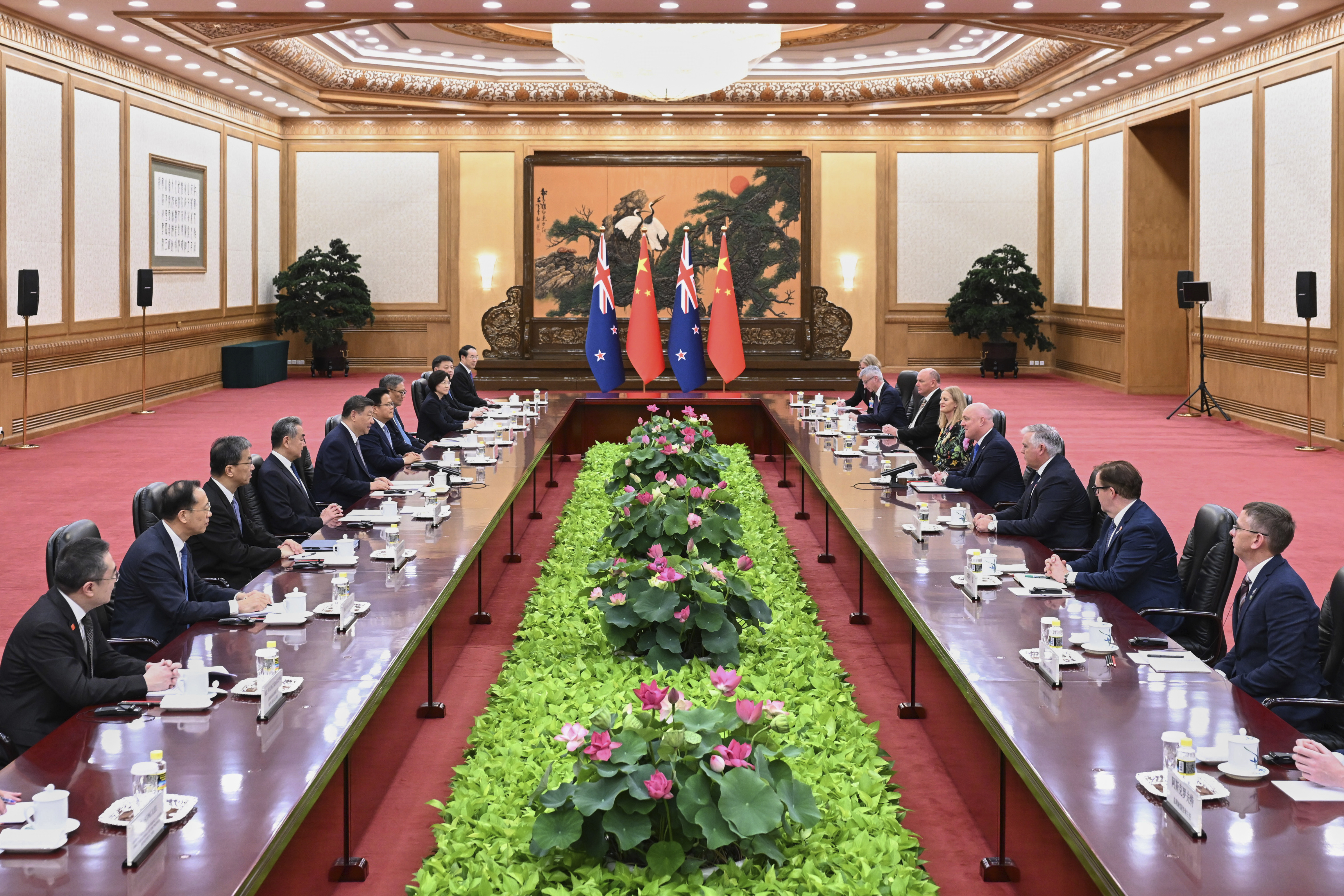In this photo released by Xinhua News Agency, Chinese President Xi Jinping, fifth left, talks to visiting New Zealand's Prime Minister Christopher Luxon, fourth right during the bilateral meeting in Beijing, Friday, June 20, 2025. (Xie Huanchi/Xinhua via AP)