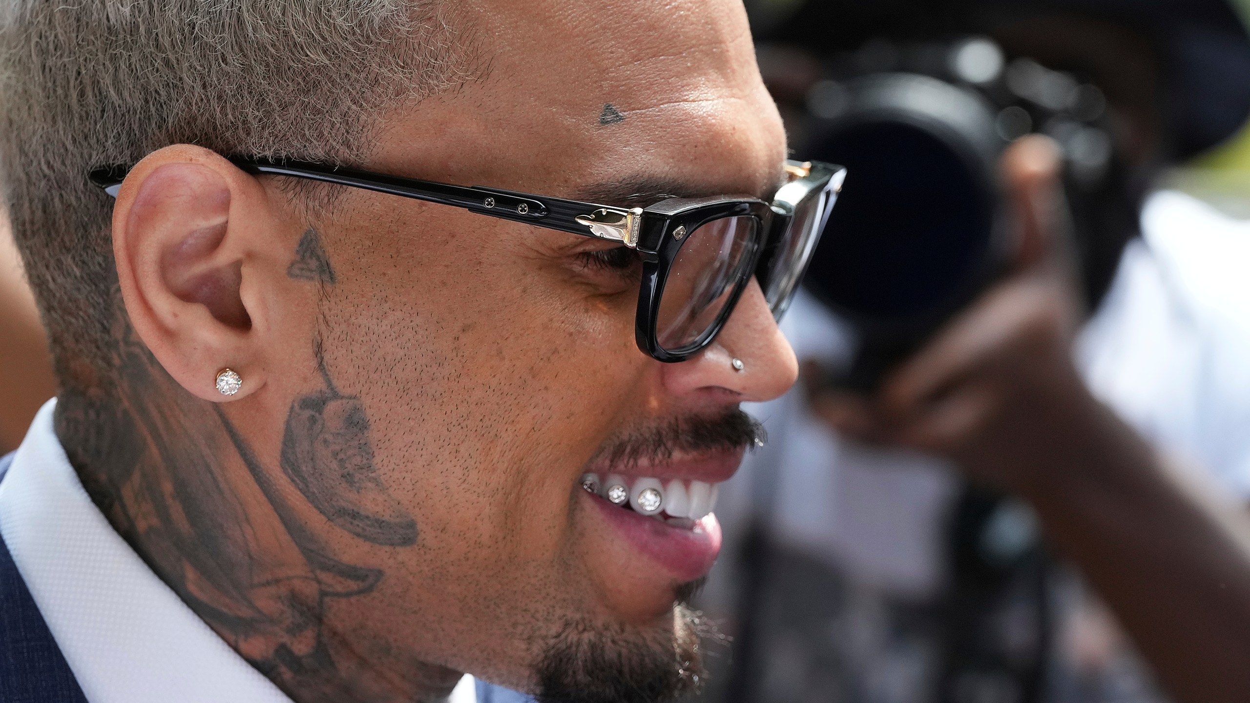 US R&B singer Chris Brown leaves Southwark Crown Court after attending a plea hearing in London, Friday, June 20, 2025.(AP Photo/Frank Augstein)