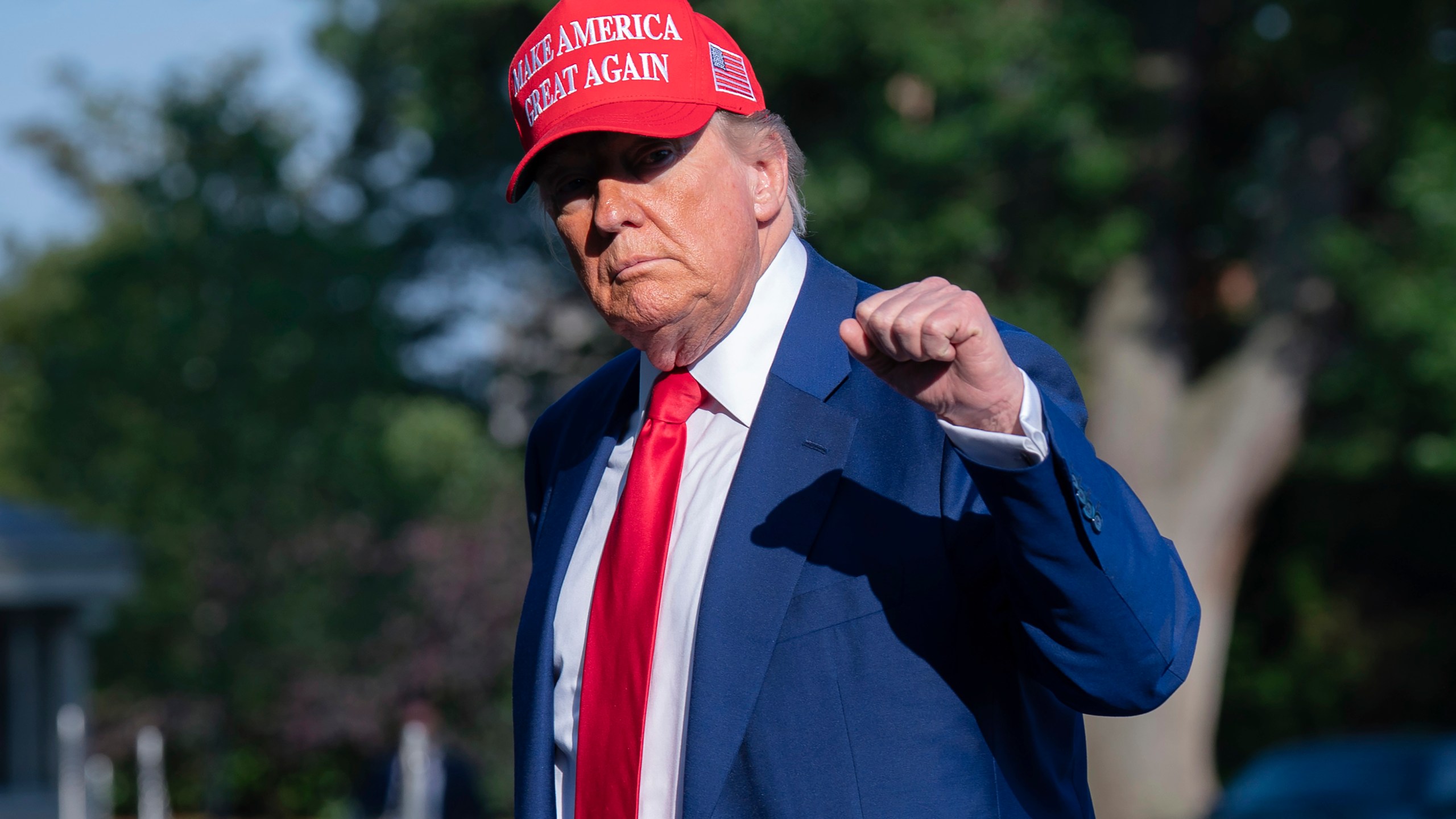 President Donald Trump walks on the South Lawn upon arriving at the White House, Saturday, June 21, 2025, in Washington. (AP Photo/Jose Luis Magana)