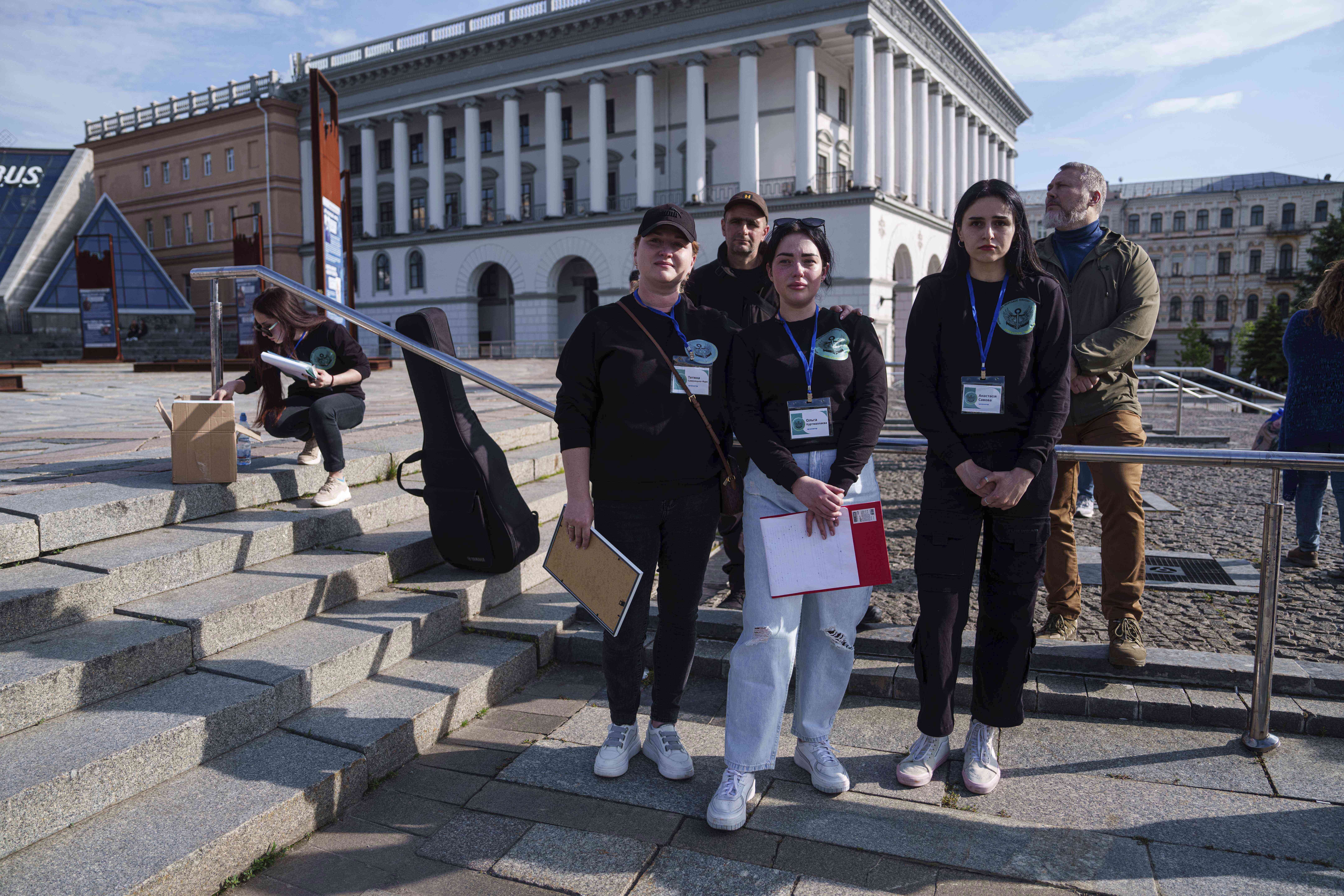 Olha Kurtmalaieva, center, participates a meeting for captive Ukrainian marine soldiers at the Independence square in Kyiv, Ukraine, on Friday, May 23, 2025. (AP Photo/Evgeniy Maloletka)