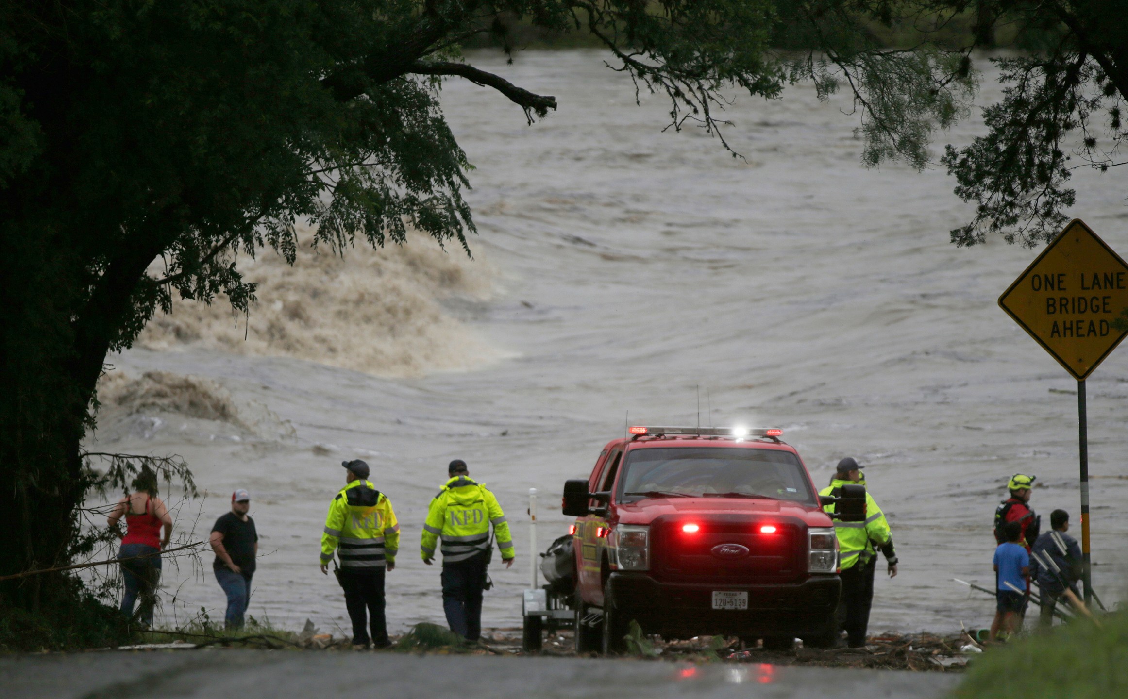 CORRECTS DAY - First responders scan the banks of the Guadalupe River for individuals swept away by flooding in Ingram, Texas, Friday, July 4, 2025. (Michel Fortier/The San Antonio Express-News via AP)