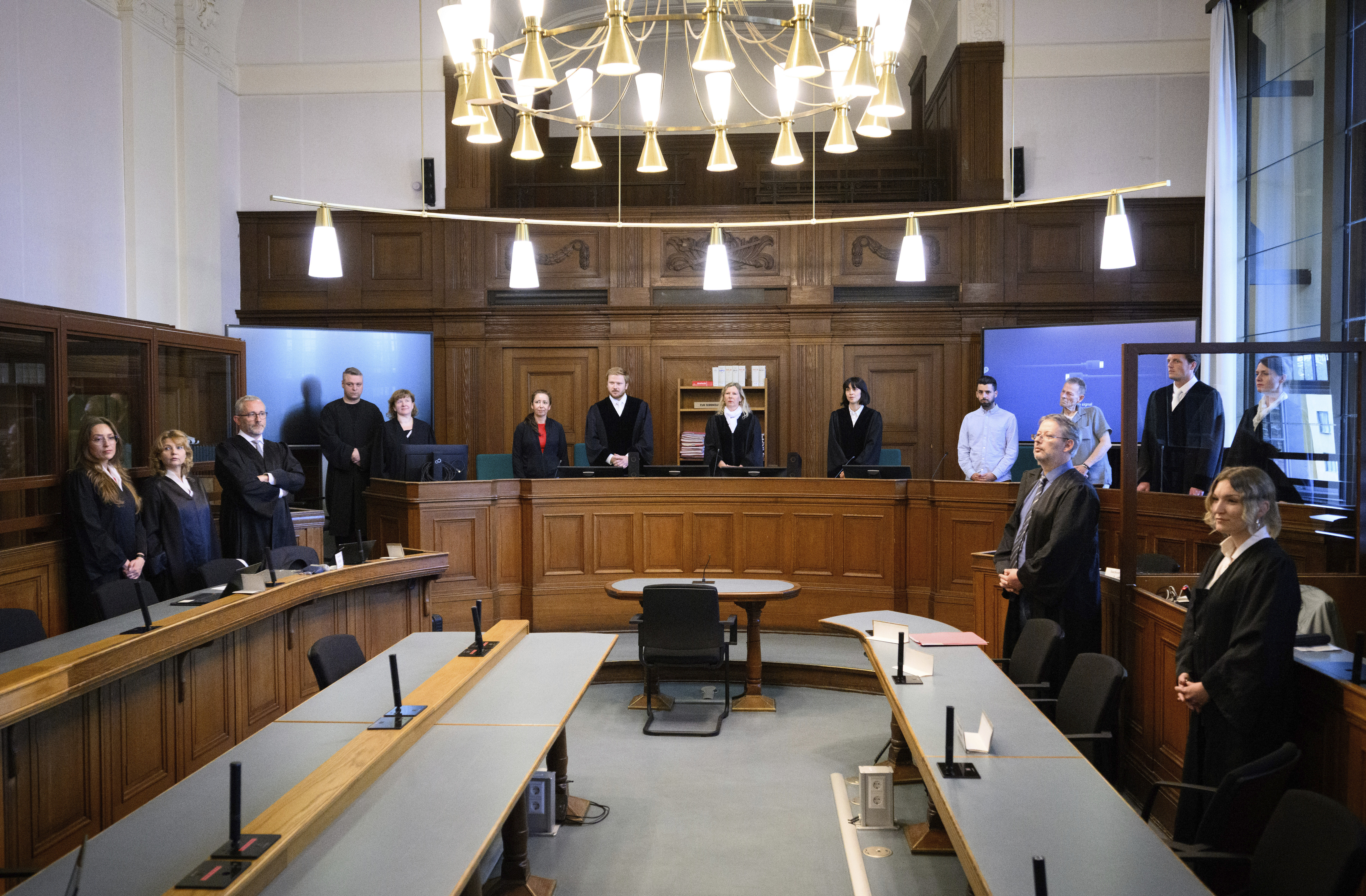 From left, defendant lawyers Klaudia Dawidowic, Ria Halbritter and Christoph Stoll, presiding judge Sylvia Busch, center, and public prosecutor Philipp Meyhöfer, second right, as a doctor has gone on trial over the alleged murder of 15 patients under palliative care, at Berlin Regional Court, Germany, Monday July 14, 2025. (Bernd von Jutrczenka/dpa via AP)
