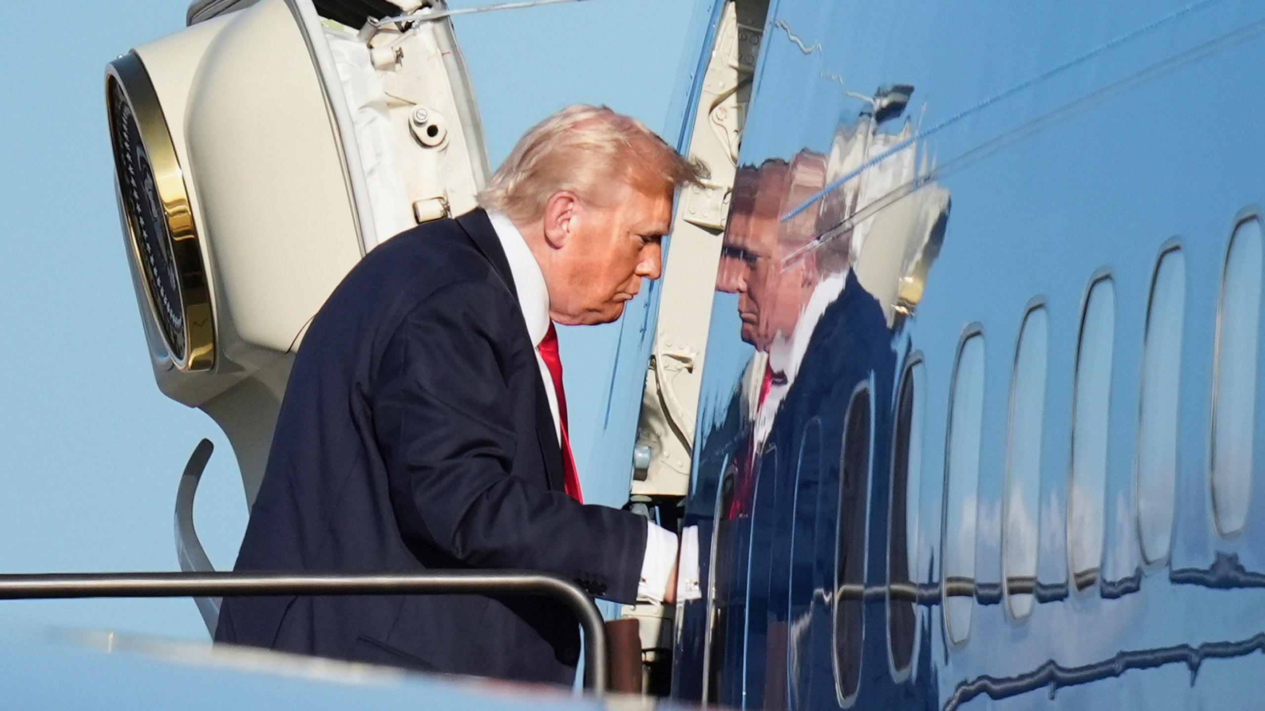 President Donald Trump boards Air Force One, Sunday, July 13, 2025, in Newark, N.J., en route to Washington. (AP Photo/Jacquelyn Martin)