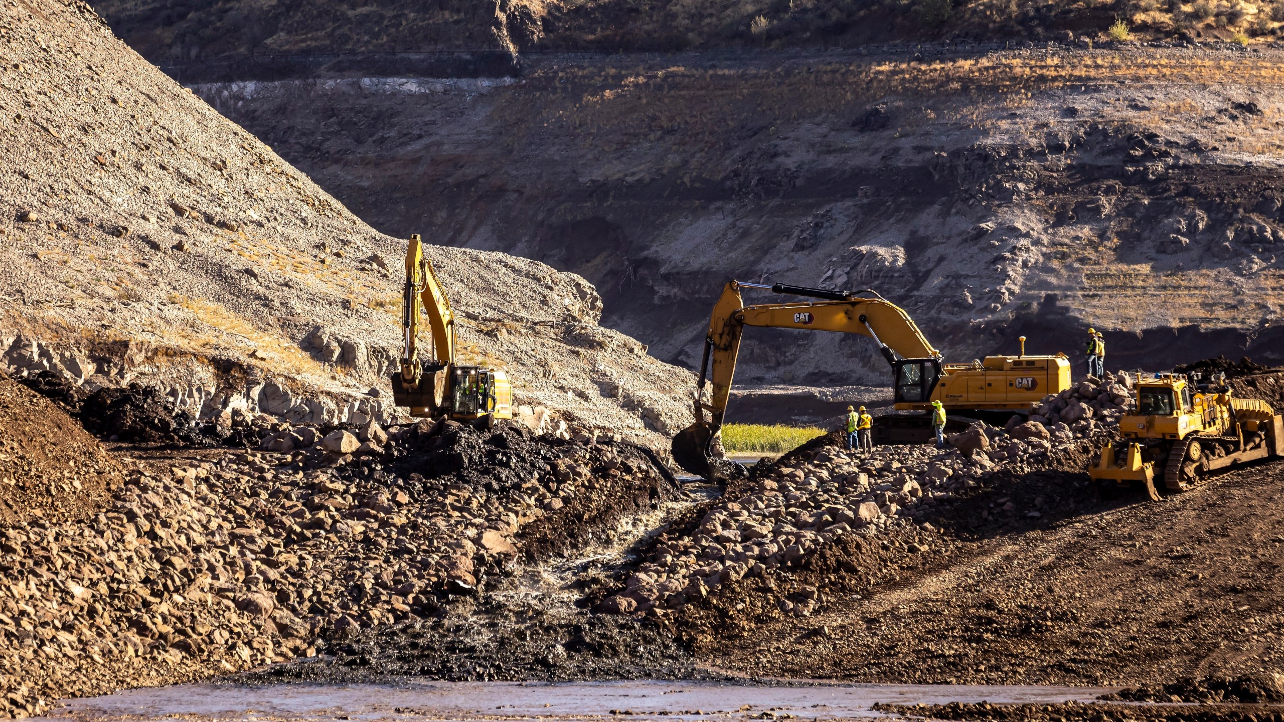 FILE - Construction crews remove the top of the cofferdam that was left of Iron Gate Dam allowing the Klamath River to run in its original path near Hornbrook, Calif., Aug. 28, 2024. (Carlos Avila Gonzalez/San Francisco Chronicle via AP, File)