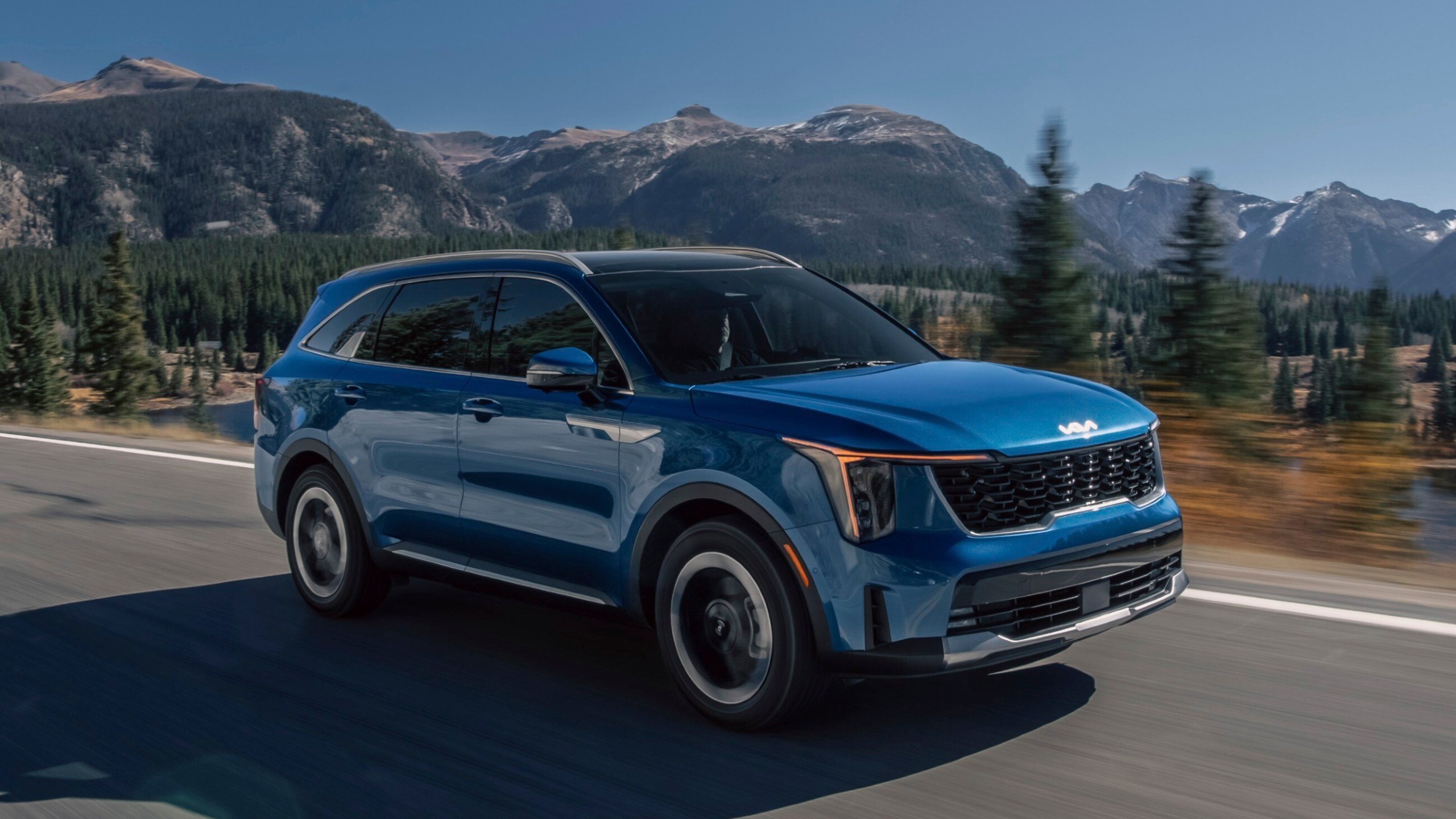 This photo provided by Kia shows the 2025 Sorento Hybrid. The Sorento Hybrid is an enticing option if you're looking for a small SUV with three rows of seating and good mpg. (Courtesy of Kia America via AP)
