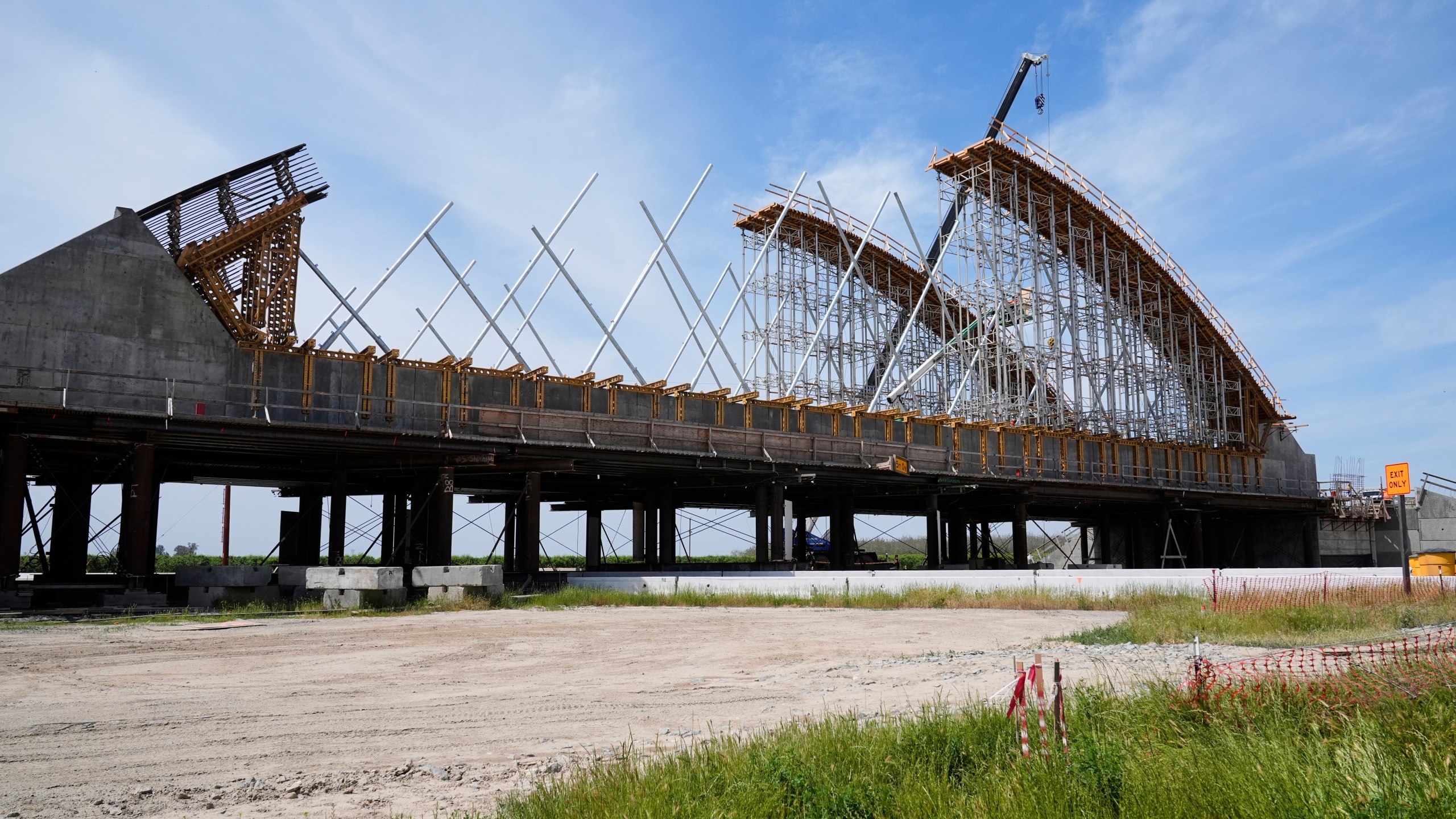 FILE - The Tied Arch Bridge construction site, which will take high-speed trains over State Route 43, April 15, 2025, in Fresno County, Calif. (AP Photo/Godofredo A. Vásquez, File)