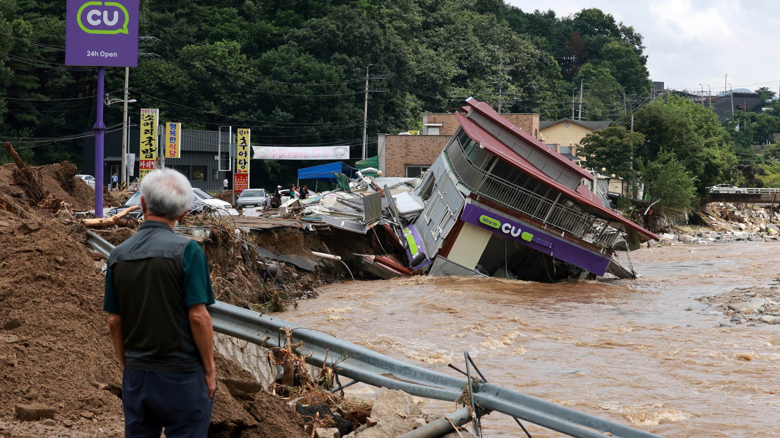 A damaged convenience store building is seen after heavy rains in Gapyeong, South Korea, Sunday, July 20, 2025. (Lee Young-hwan/Newsis via AP)