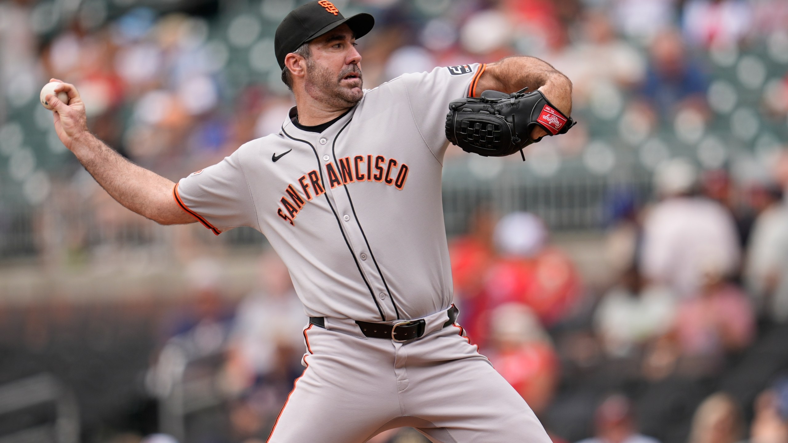 San Francisco Giants pitcher Justin Verlander (35) delivers in the first inning of a baseball game against the Atlanta Braves, Wednesday, July 23, 2025, in Atlanta. (AP Photo/Mike Stewart)
