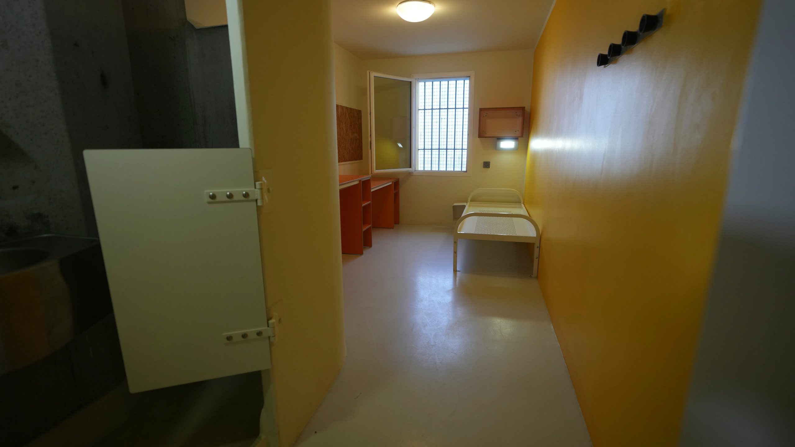 FILE - A prison cell in the Vendin-le-Vieil prison, northern France, May 14, 2025. (AP Photo/Michel Euler, Pool, File)