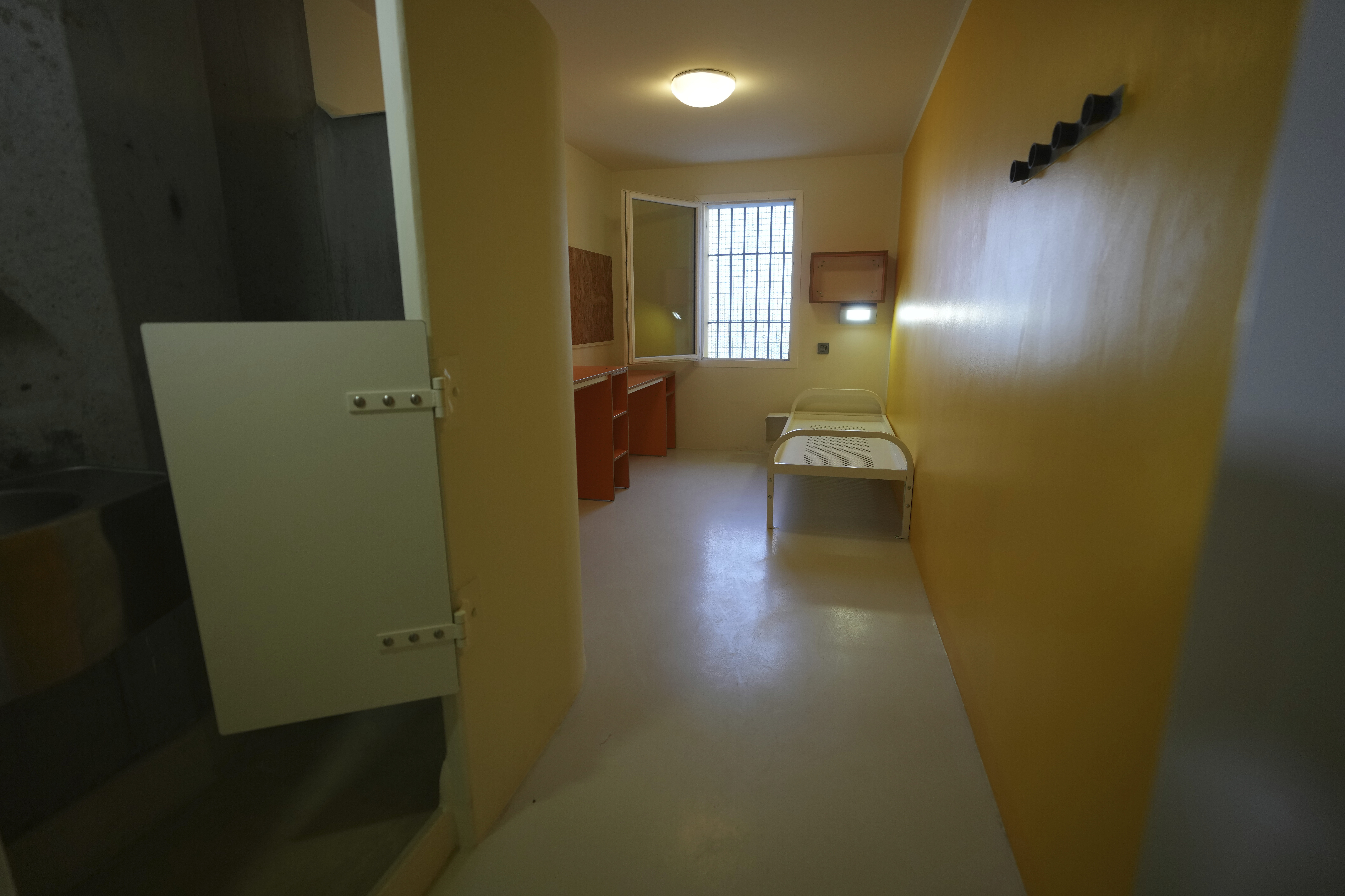 FILE - A prison cell in the Vendin-le-Vieil prison, northern France, May 14, 2025. (AP Photo/Michel Euler, Pool, File)