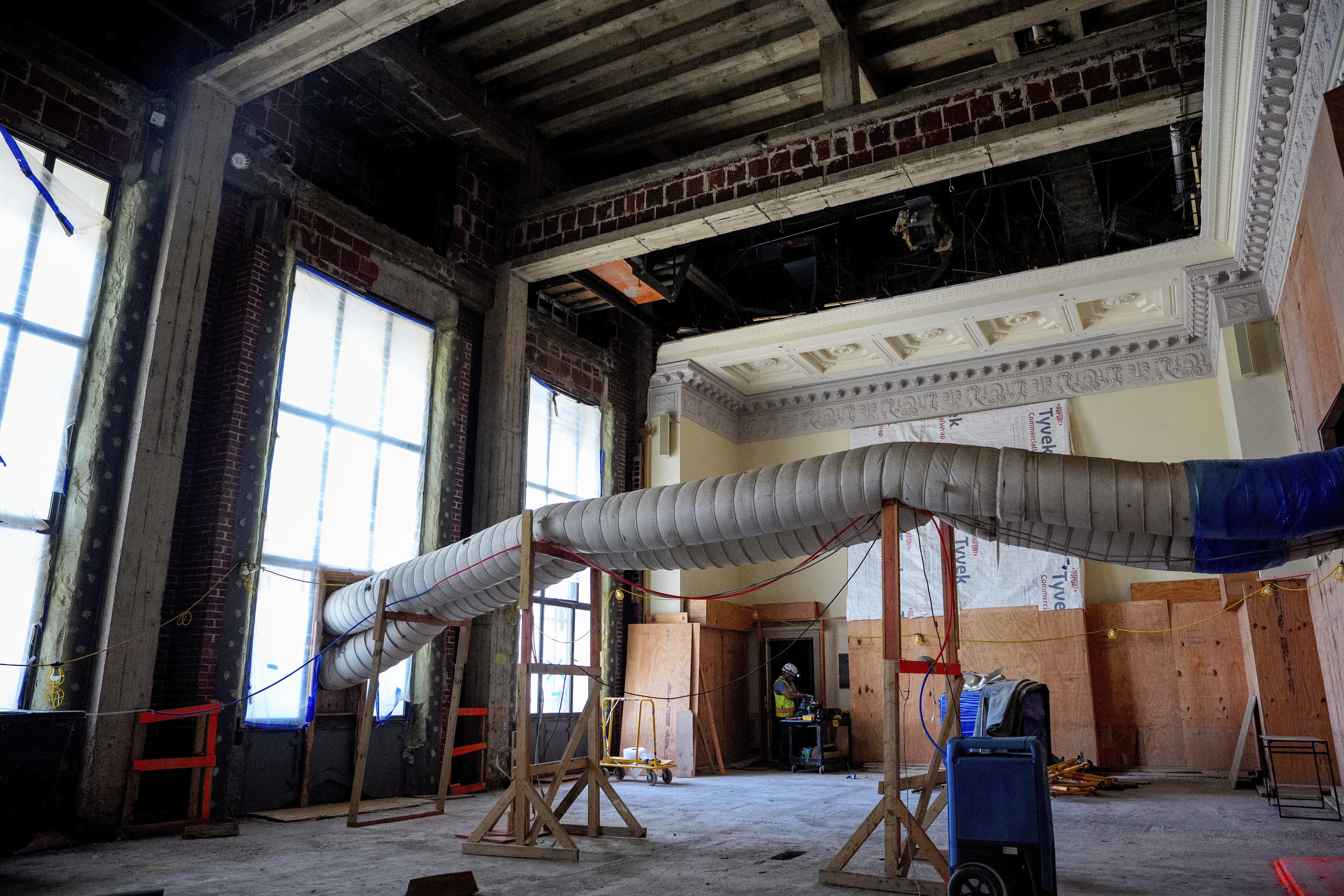 Original detail work along the ceiling is visible in the main two-story board room as renovations continue on the Federal Reserve, Thursday, July 24, 2025, in Washington. (Andrew Harnik/Pool Photo via AP)