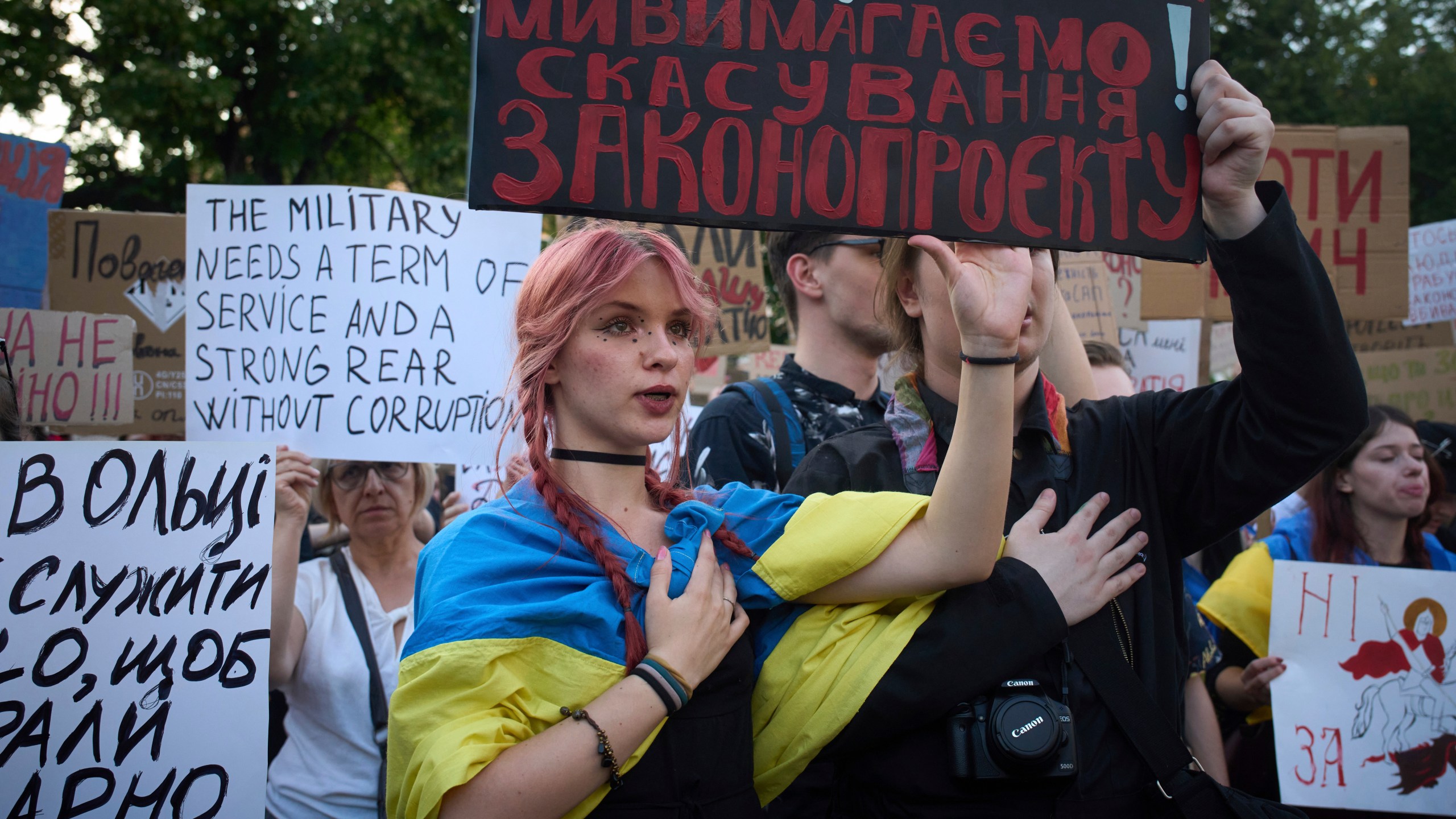Demonstrators protest against a new bill proposed by President Volodymyr Zelenskyy restoring the independence of the country’s anti-corruption agencies, in Kyiv, Ukraine, Thursday, July 24, 2025. (AP Photo/Efrem Lukatsky)