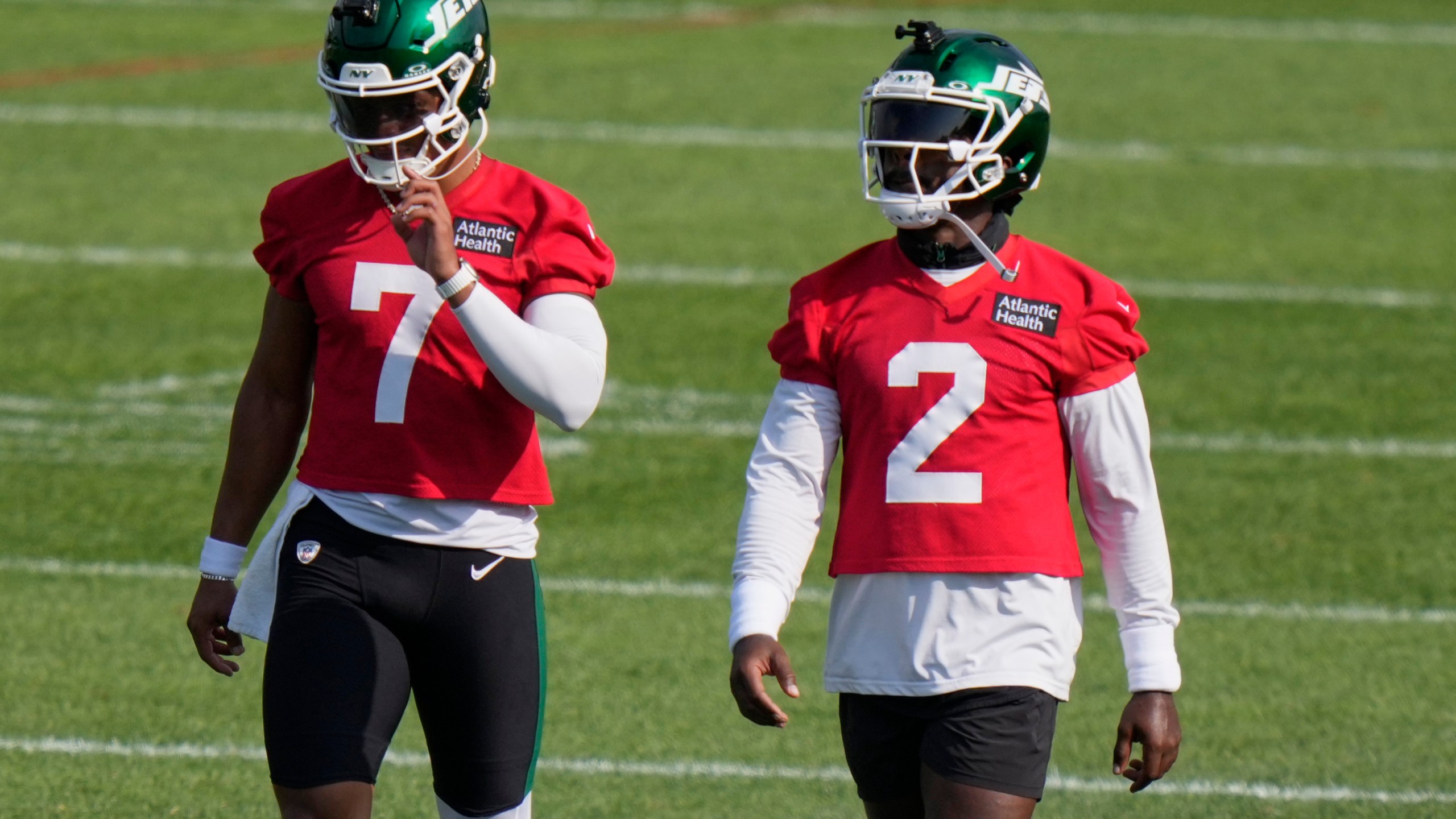 New York Jets quarterback Justin Fields (7) and quarterback Tyrod Taylor (2) walk in the field during drills at the NFL football team's training camp Thursday, July 24, 2025, in Florham Park, N.J. (AP Photo/Frank Franklin II)
