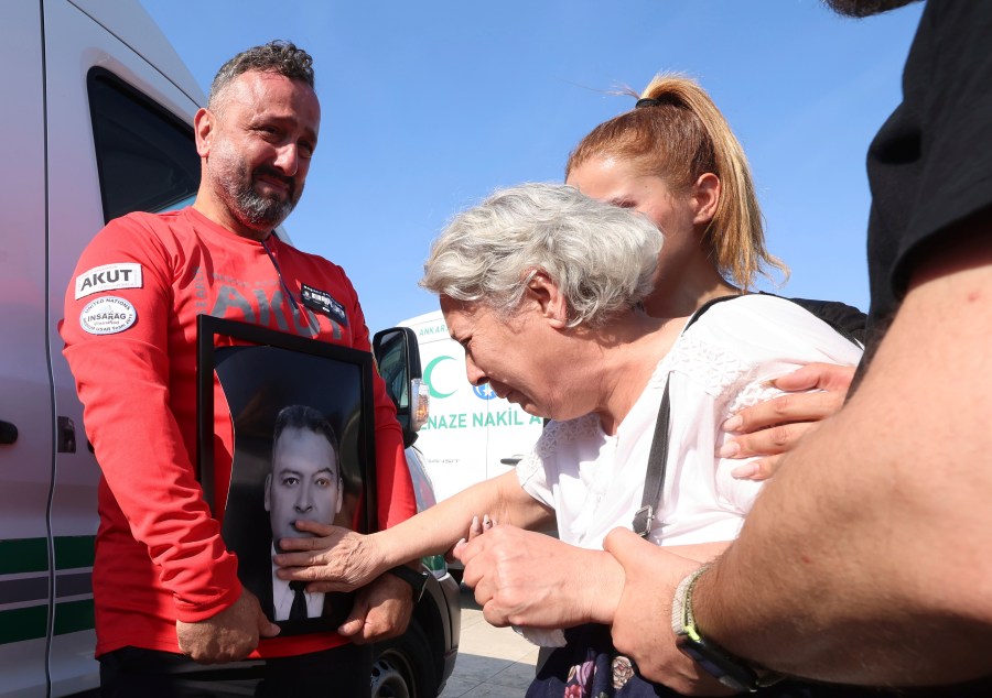 Relatives and friends mourn during the funeral of five rescue volunteers killed while battling a wildfire in northwestern Eskisehir province, in Ankara, Turkey, Thursday, July 24, 2025. (Yavuz Ozden/Dia Photo via AP)