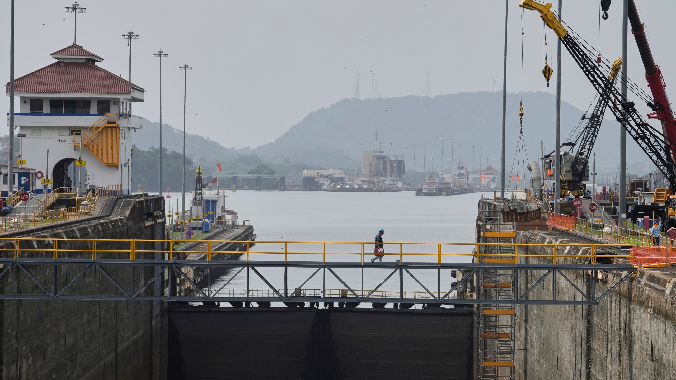 FILE - Workers carry out maintenance at the Pedro Miguel locks of the Panama Canal during routine upkeep in Panama City, Friday, May 30, 2025. (AP Photo/Matias Delacroix, File)