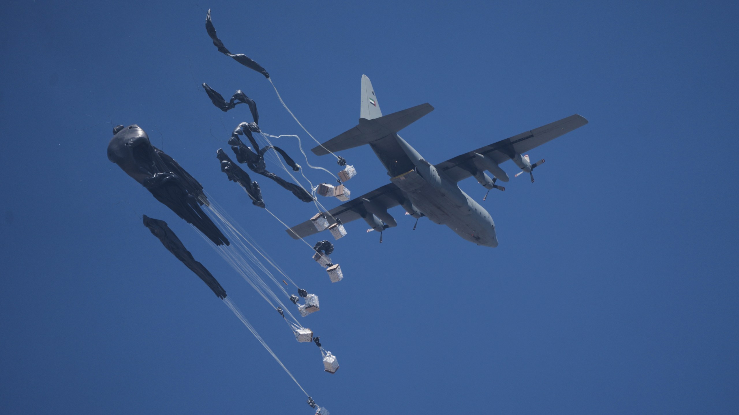Humanitarian aid is airdropped to Palestinians over Gaza City, Gaza Strip, Sunday, July 27, 2025. (AP Photo/Jehad Alshrafi)